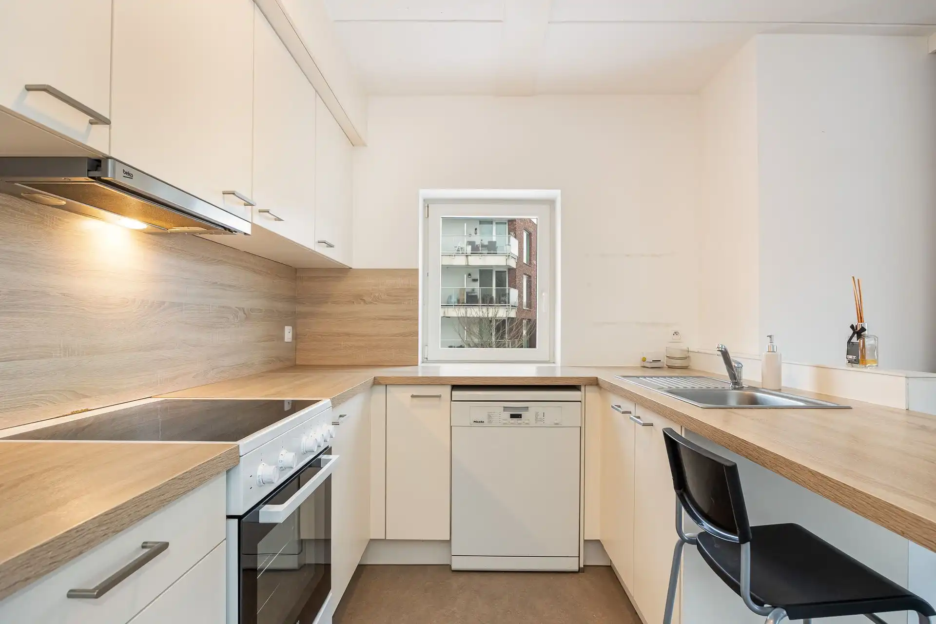 Lichtrijk 2-slpk appartement met staanplaats in Boom foto 9