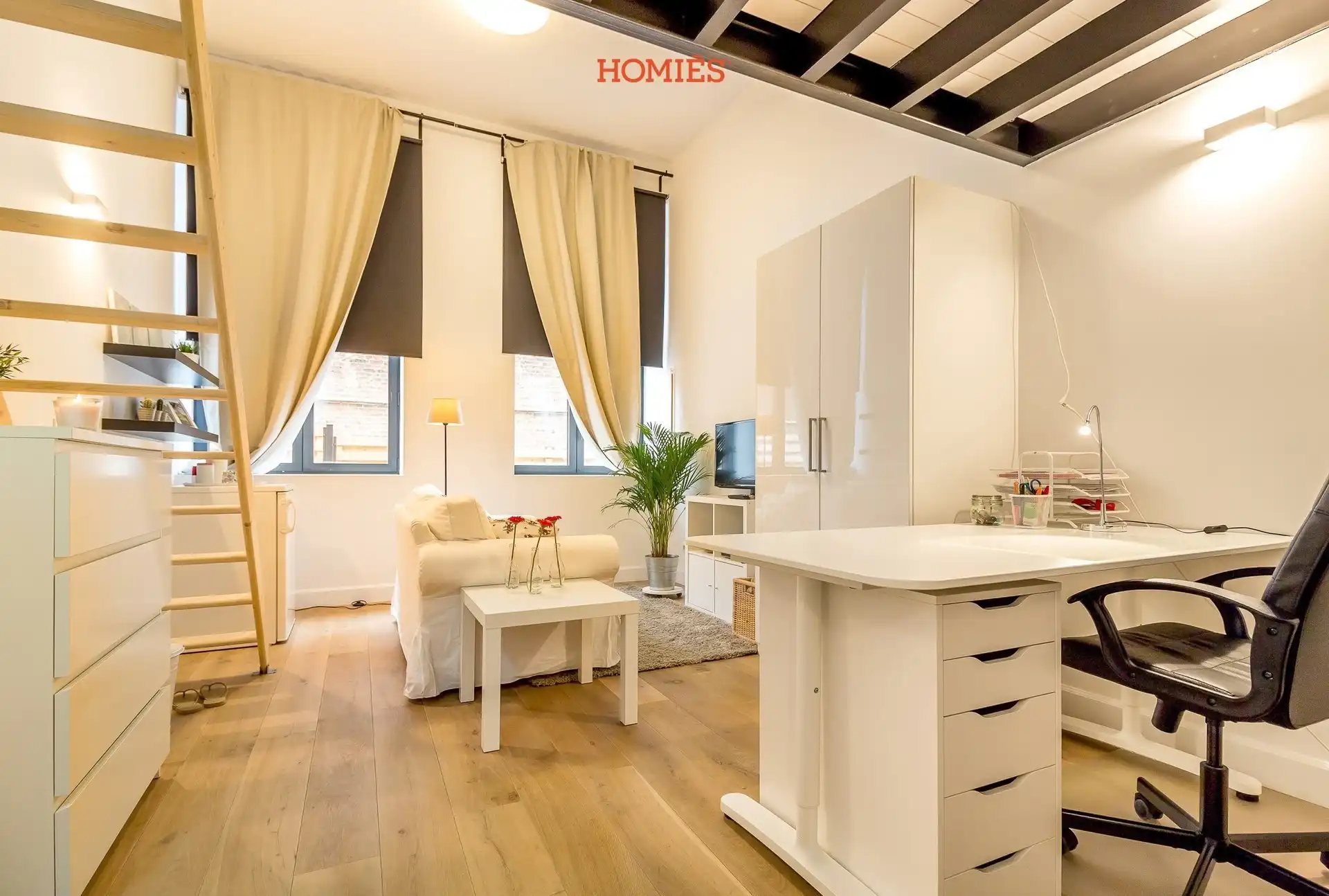 Studentenkamer met hoogslaper nabij het station foto {{pictureIndex}}