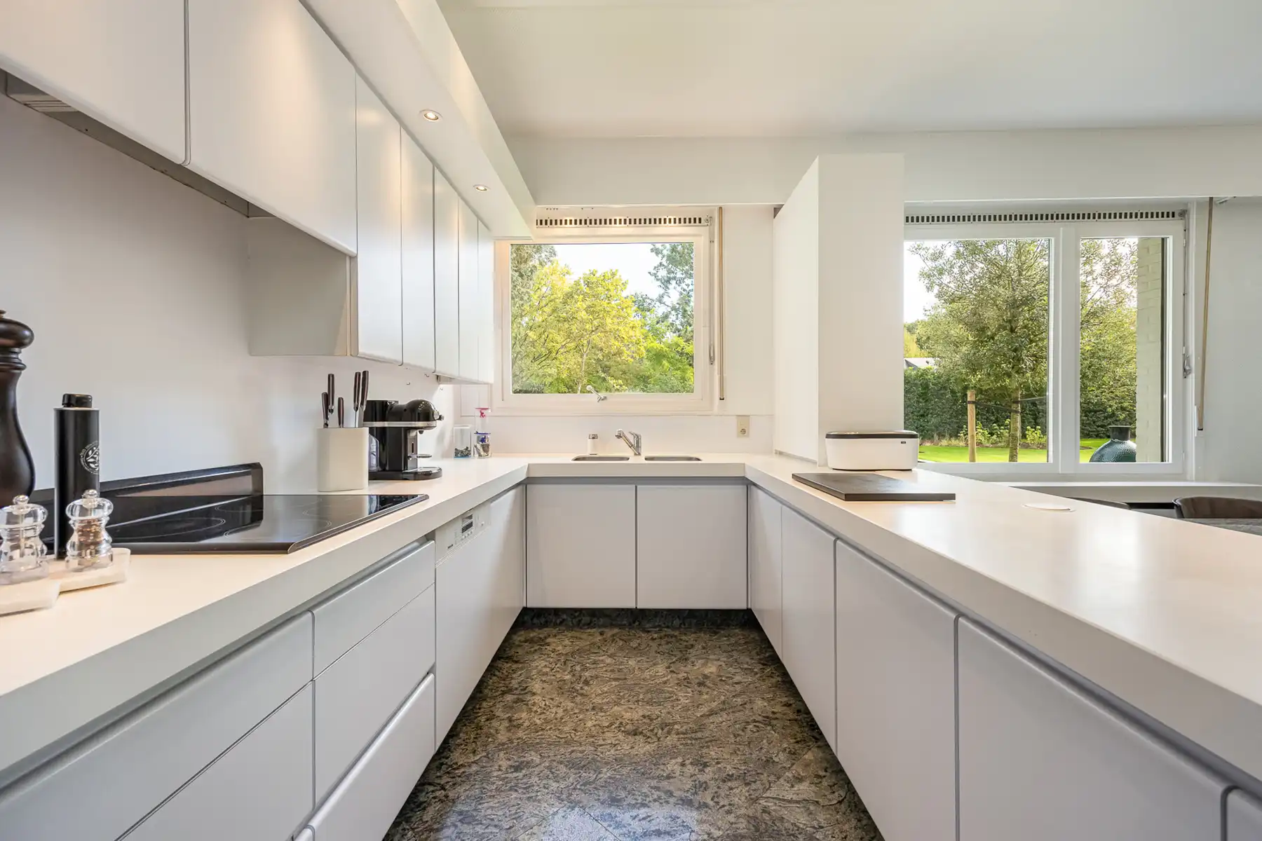 Ruime villa met zwembad op toplocatie in 's Gravenwezel foto 8