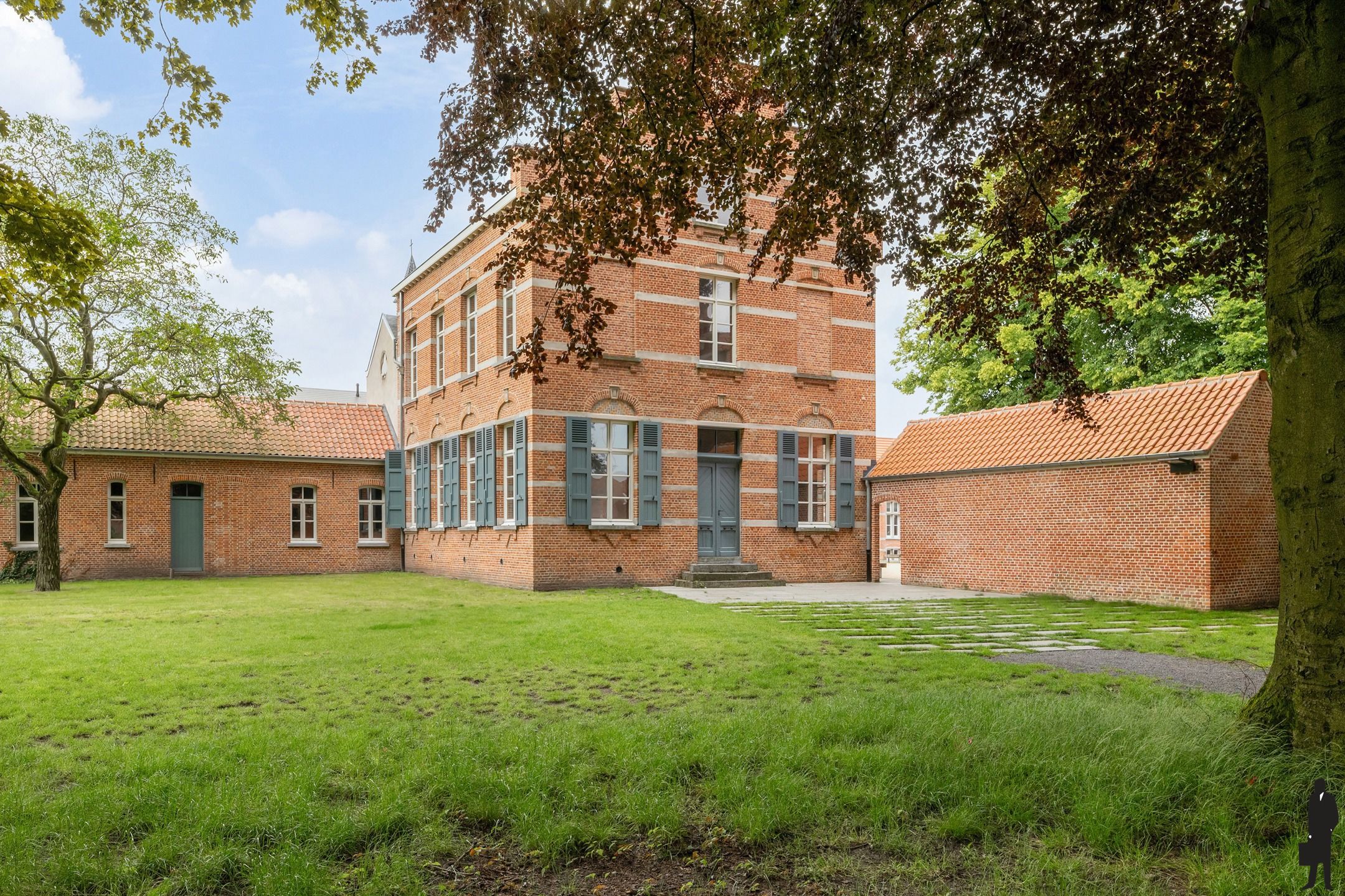 Uitzonderlijk object, het oude "klooster" gelegen op de beschermde kloostersite te Meer. foto 5