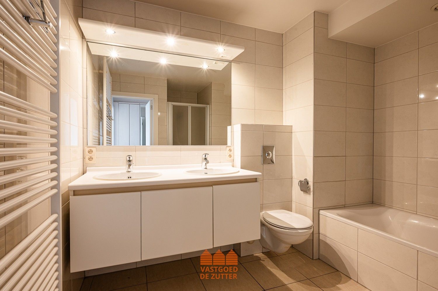 Lichtrijk appartement met twee terrassen en ondergrondse staanplaats te Eeklo foto 7