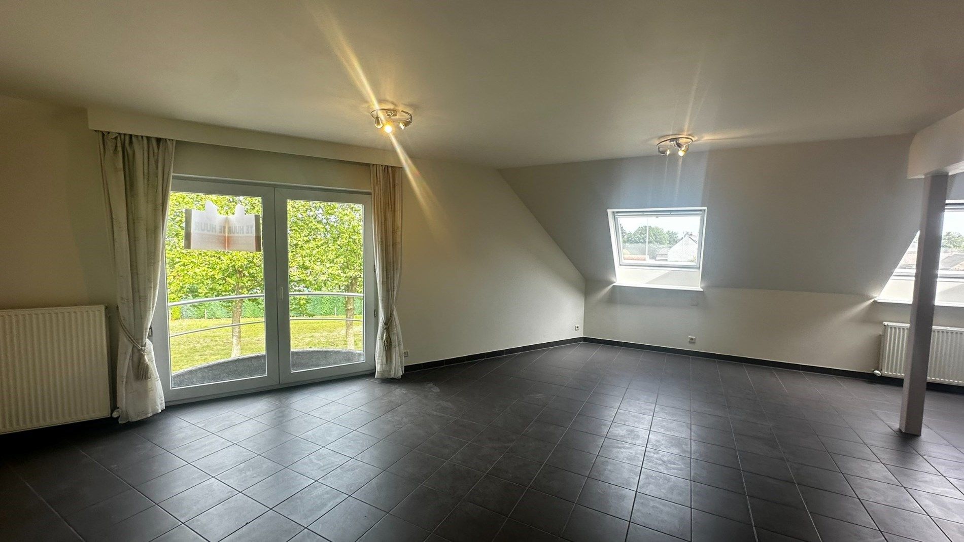 Ontdek dit prachtige appartement met balkon, lift en één slaapkamer. foto 7