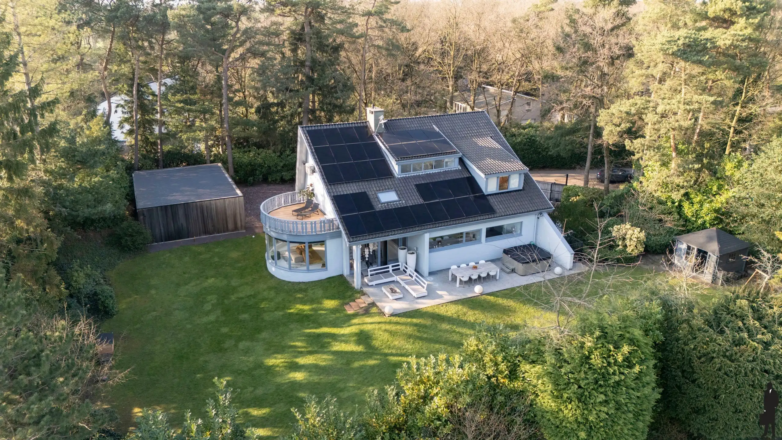 In de Meerse bergen treffen we op een ruim perceel van ca. 2.735m² deze knappe, lichtrijke villa foto 52