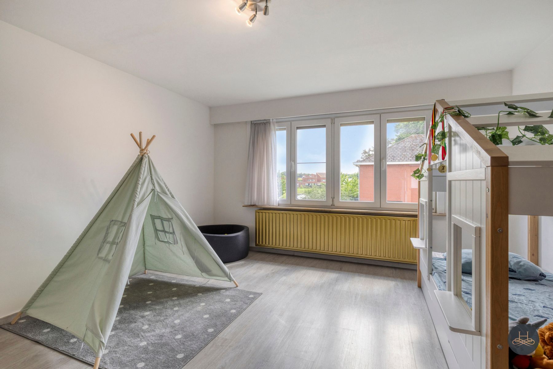 Gerenoveerde ruime woning op toplocatie met tuin foto 15