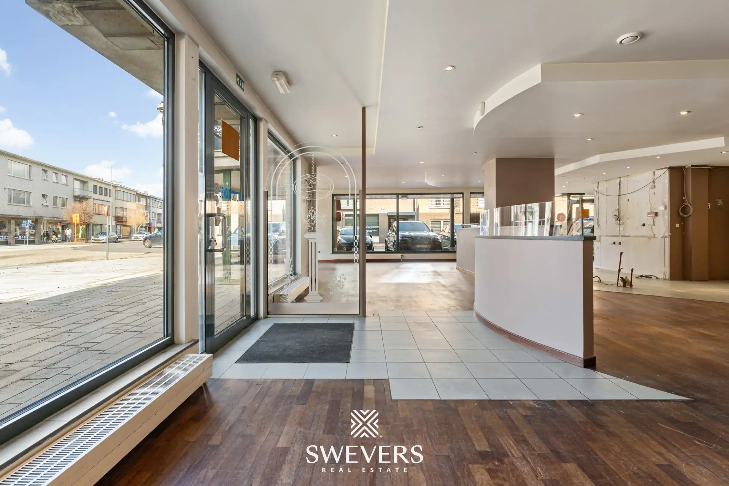 Commerciële opportuniteit met veel visibiliteit en ruimte in het centrum van Beringen foto 9