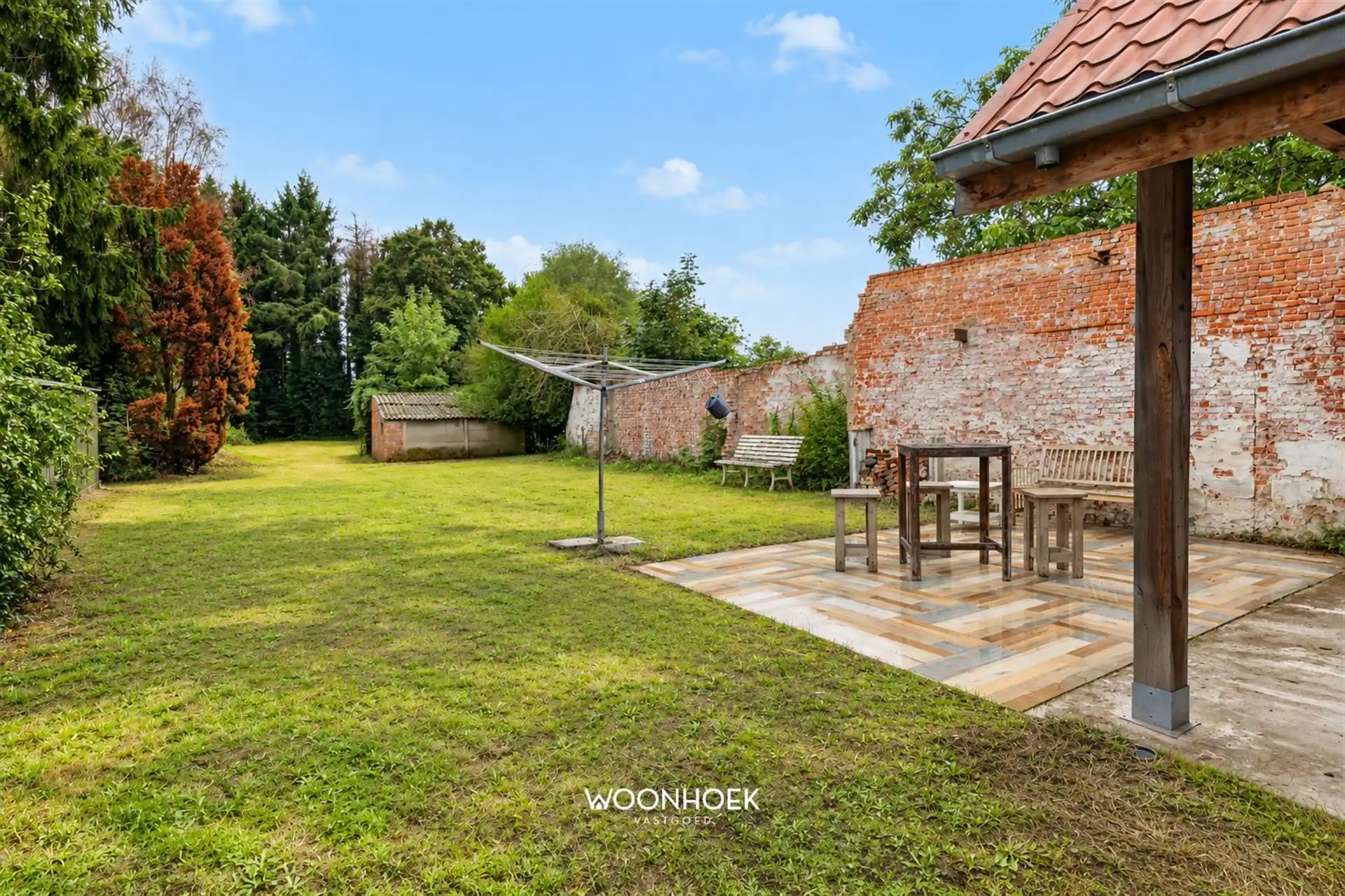 Halfopen bebouwing op een royaal perceel van 1.595 M² foto 5