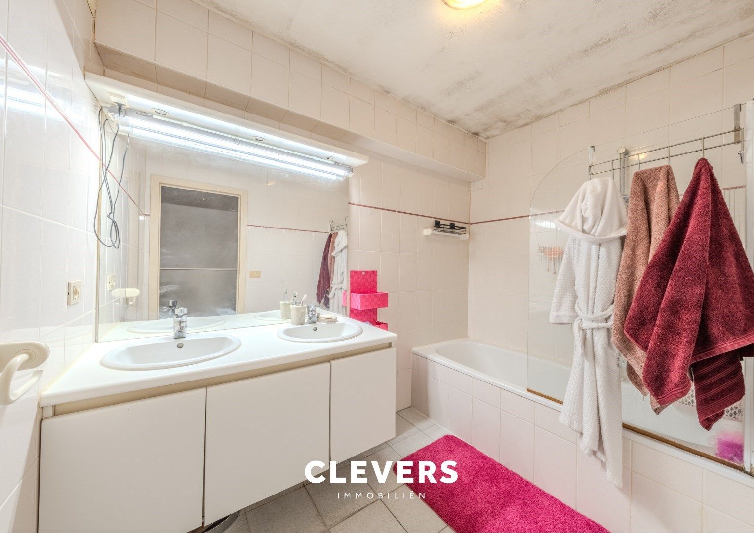Opbrengsteigendom met 3 appartementen en 2 garages foto 9