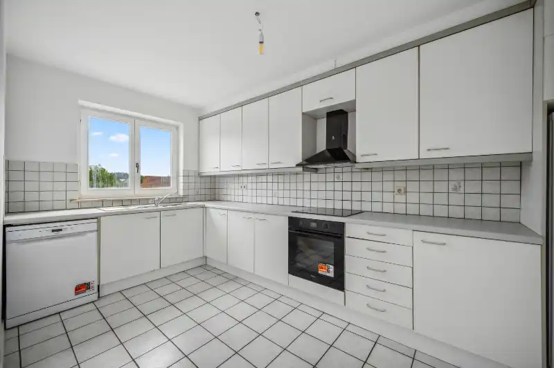 Ruim appartement op de 2 de verdieping foto 3