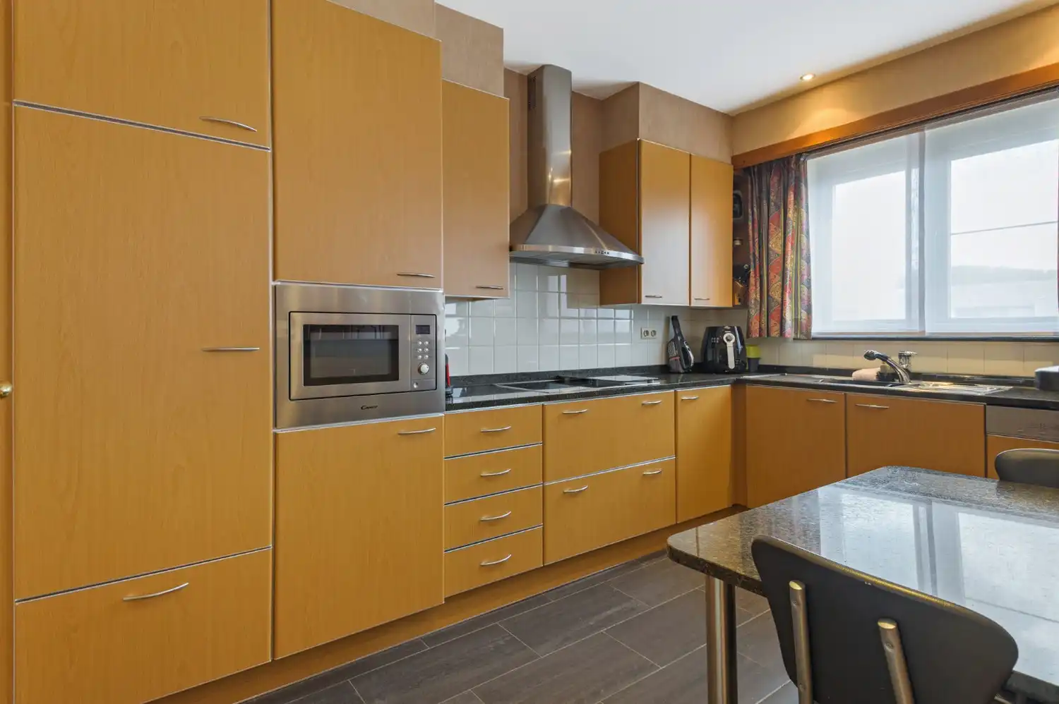 INSTAPKLAAR APPARTEMENT MET 3 SLK EN GARAGEBOX! foto 6