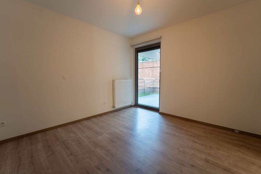 GUNSTIG GELEGEN 2 SLAAPKAMER APPARTEMENT 94 M² MET ONDERGRONDSE AUTOSTANDPLAATS EN KELDERBERGING IN HET CENTRUM VAN ZOLDER foto 17