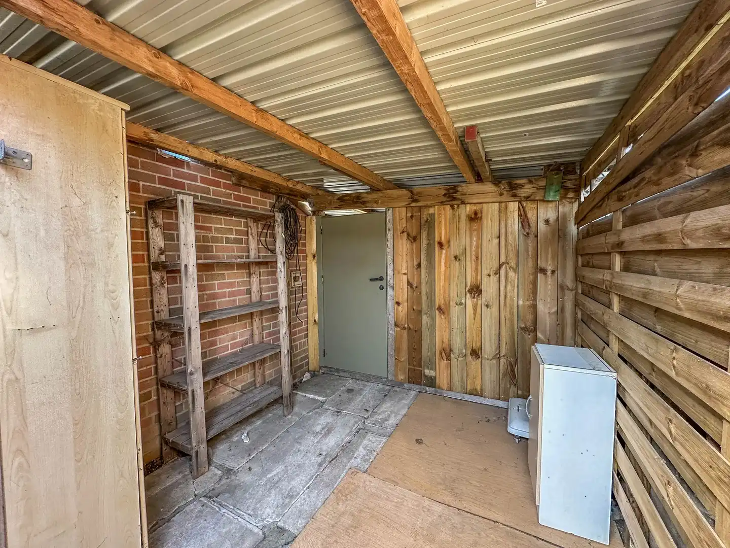Instapklare vakantiewoning met zonnige tuin en parking. foto 11