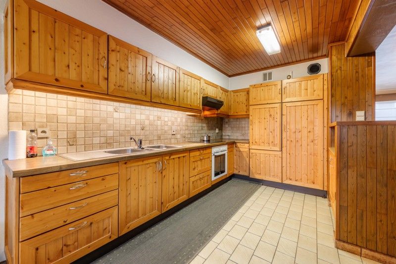 Te renoveren, rustige gelegen halfopen woning met 3 slaapkamers, garage en tuin te koop in Sint-Baafs-Vijve! foto 7