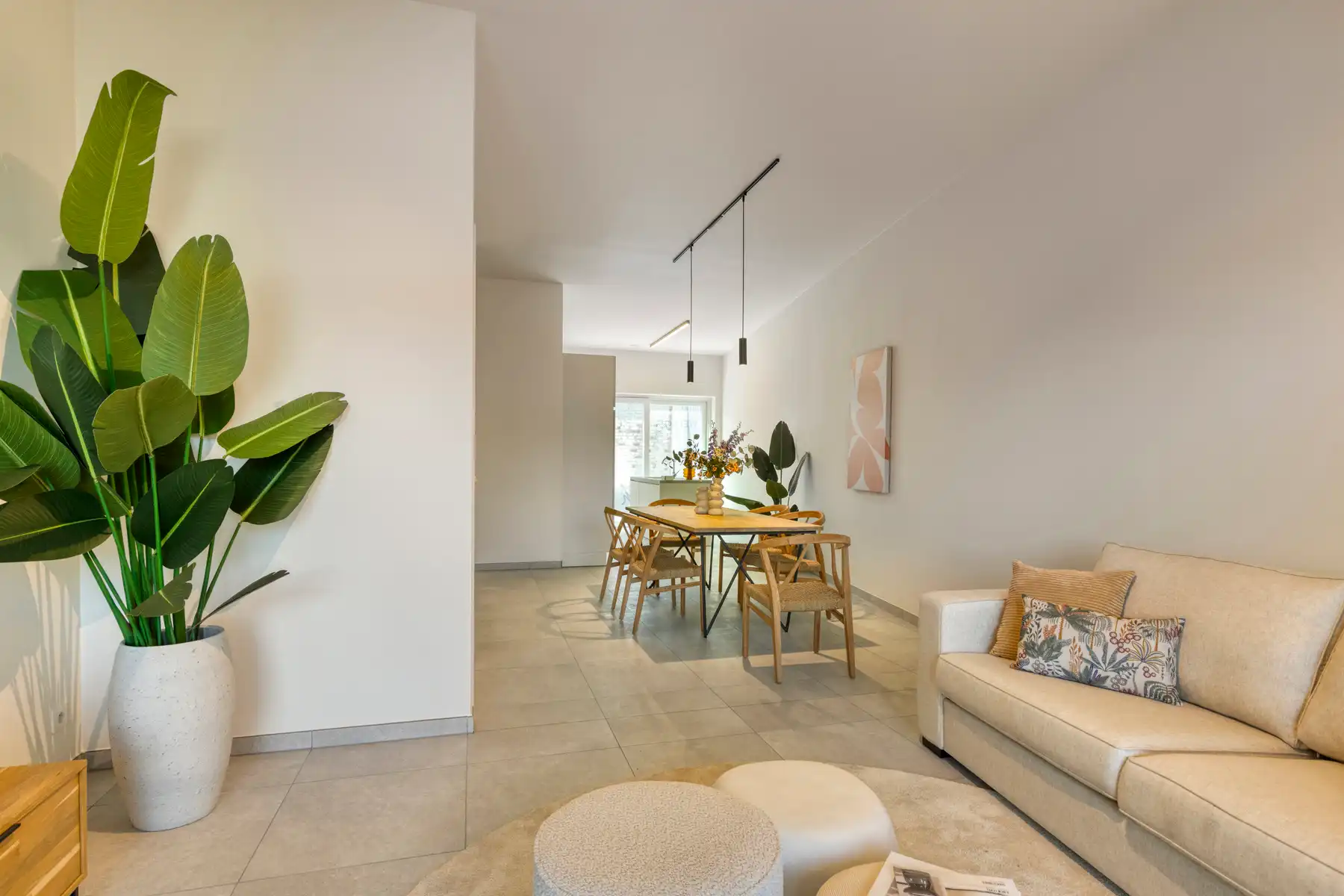 Geschilderd gelijkvloers appartement op topligging! foto 2