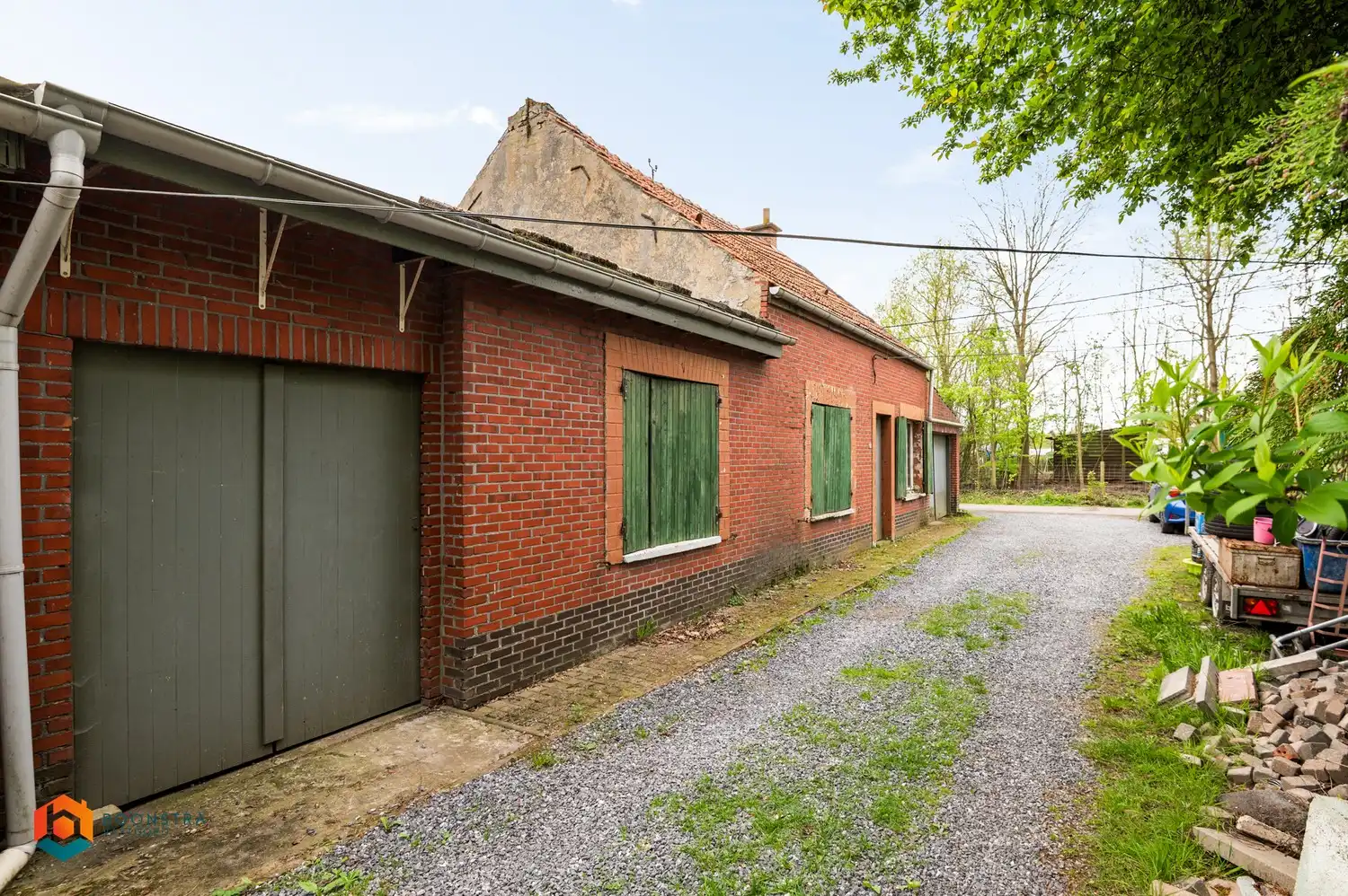 Zonevreemde casco woning met veel potentieel te Putte foto 7
