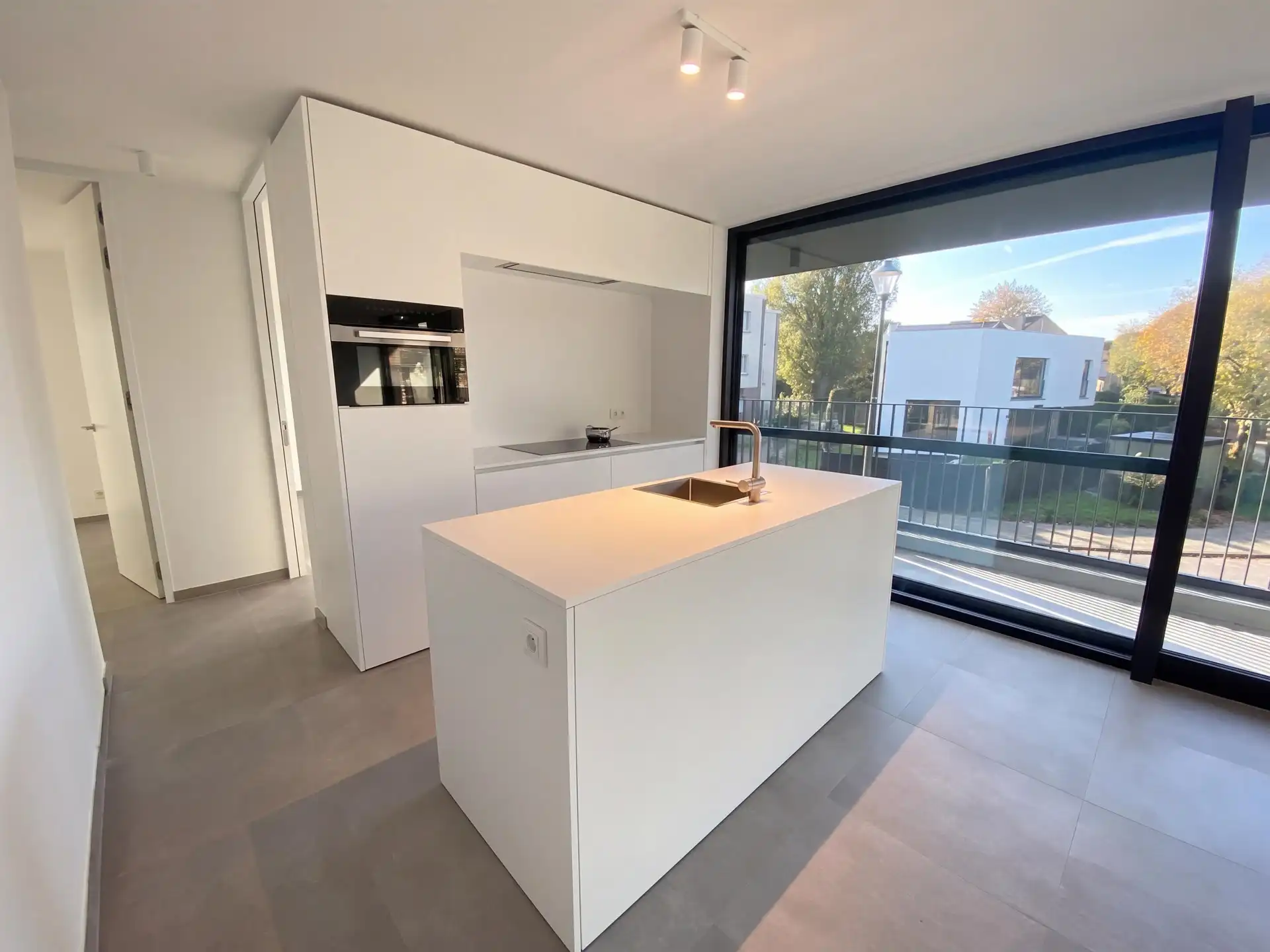Recent appartement met twee slaapkamers in een rustige straat foto {{pictureIndex}}