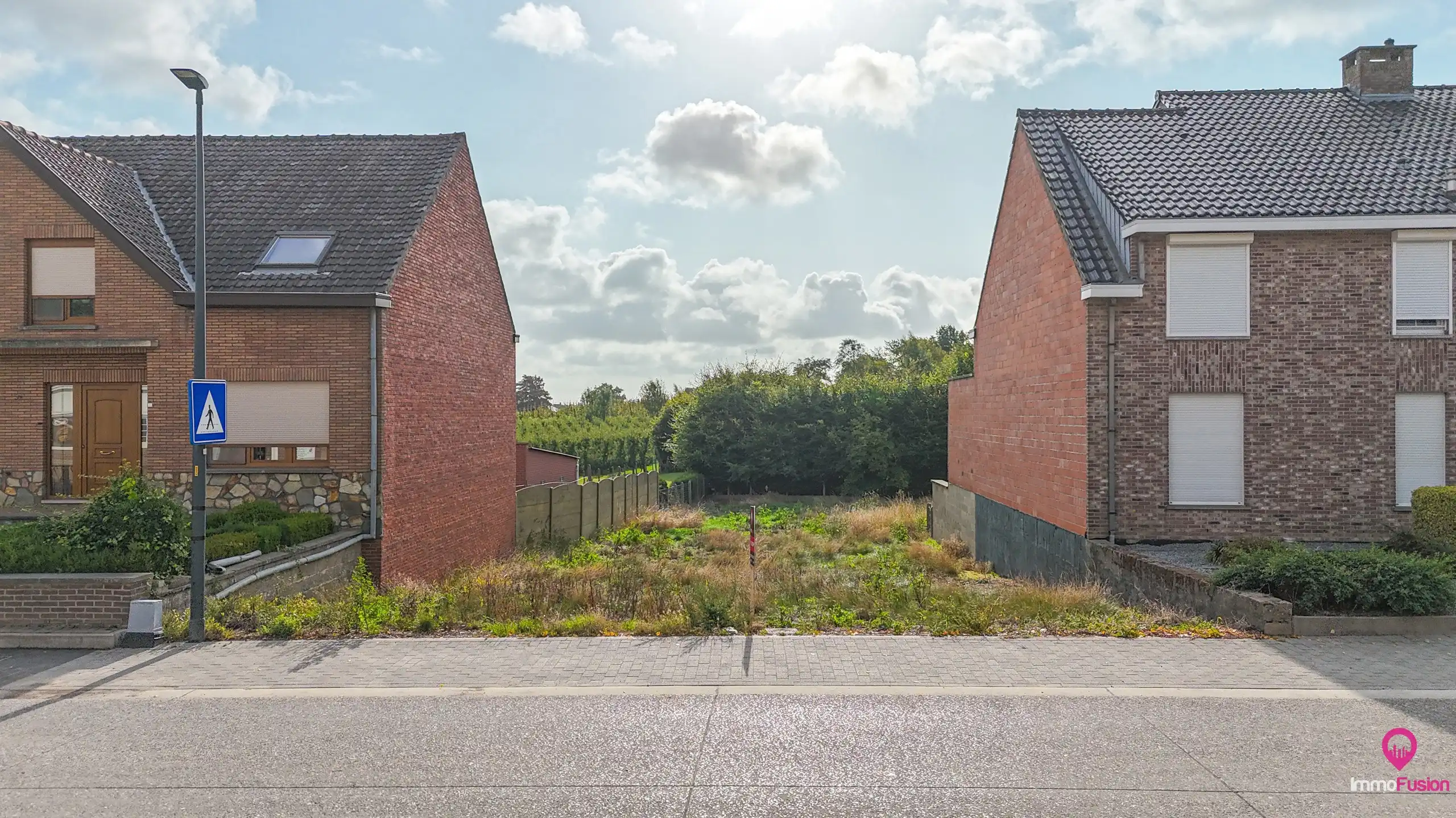 BWG halfopen bebouwing in de dorpkern van Engemanshoven! foto {{pictureIndex}}