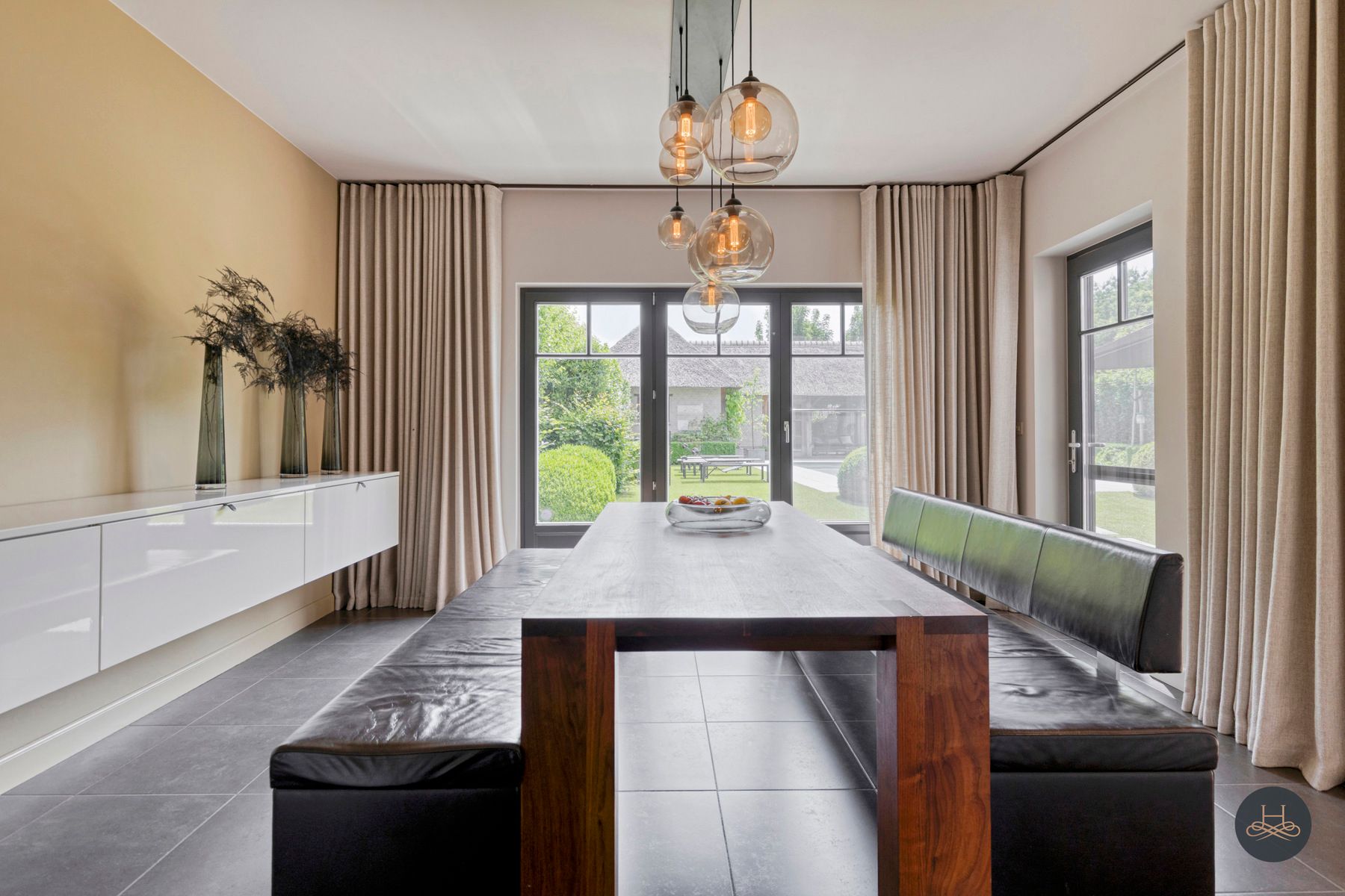 Instapklare villa met prachtig aangelegde tuin en zwembad foto 9