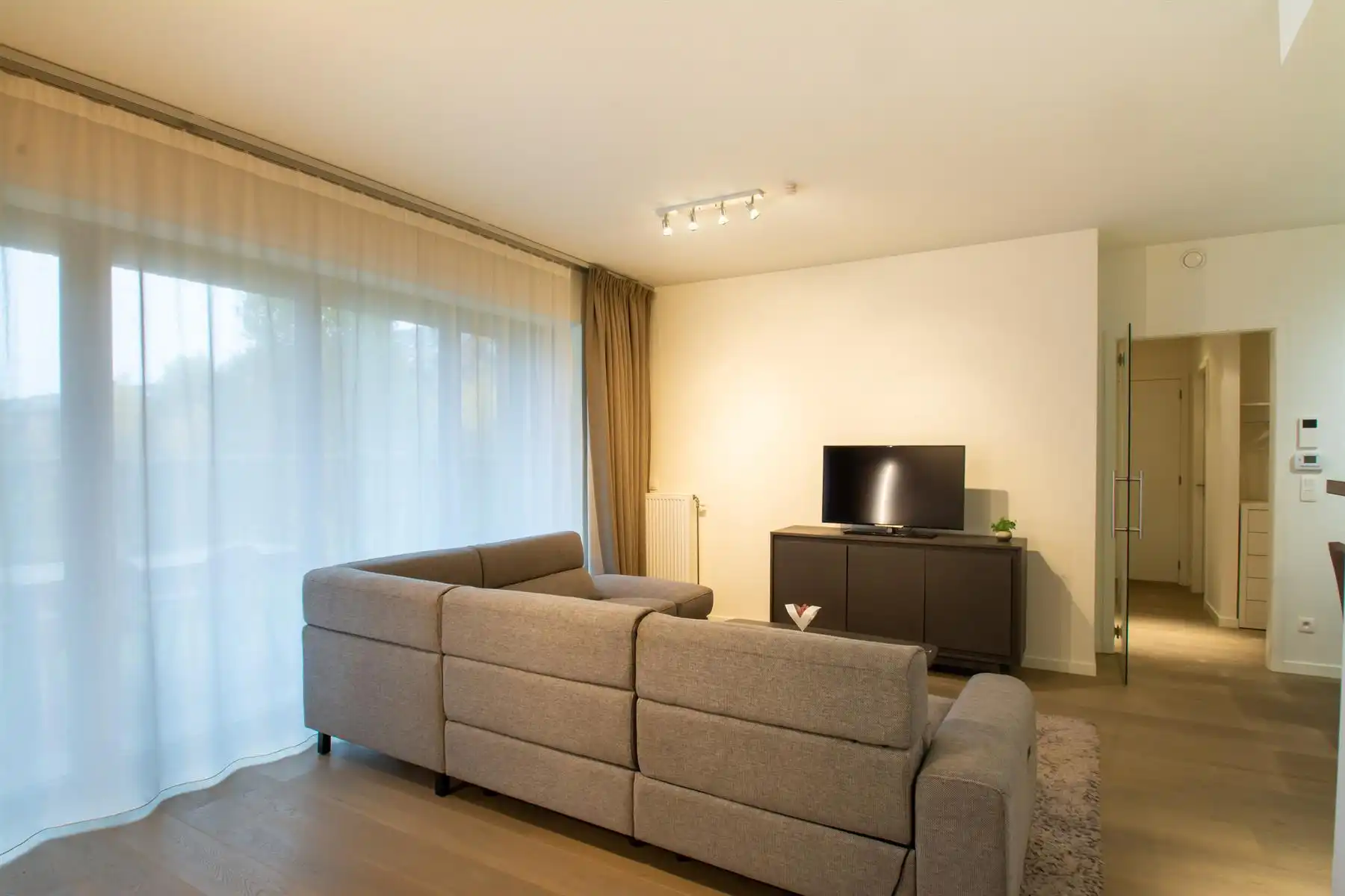 Mooi gemeubeld app. met 3 Kamers + grote tuin! (NAVO area) foto 5