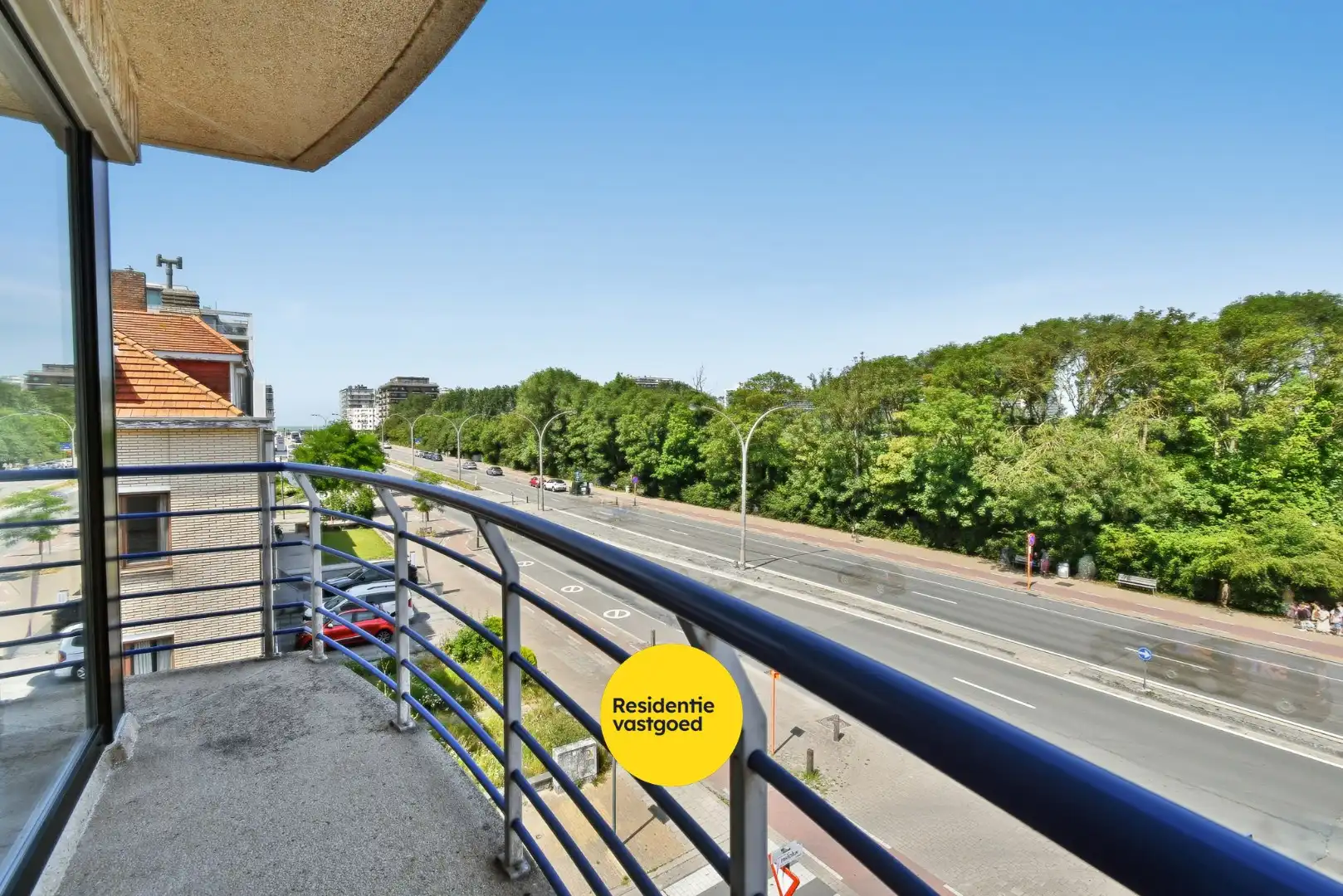 Lichtrijk twee slaapkamer appartement met terras te huur in Oostende!  foto 12