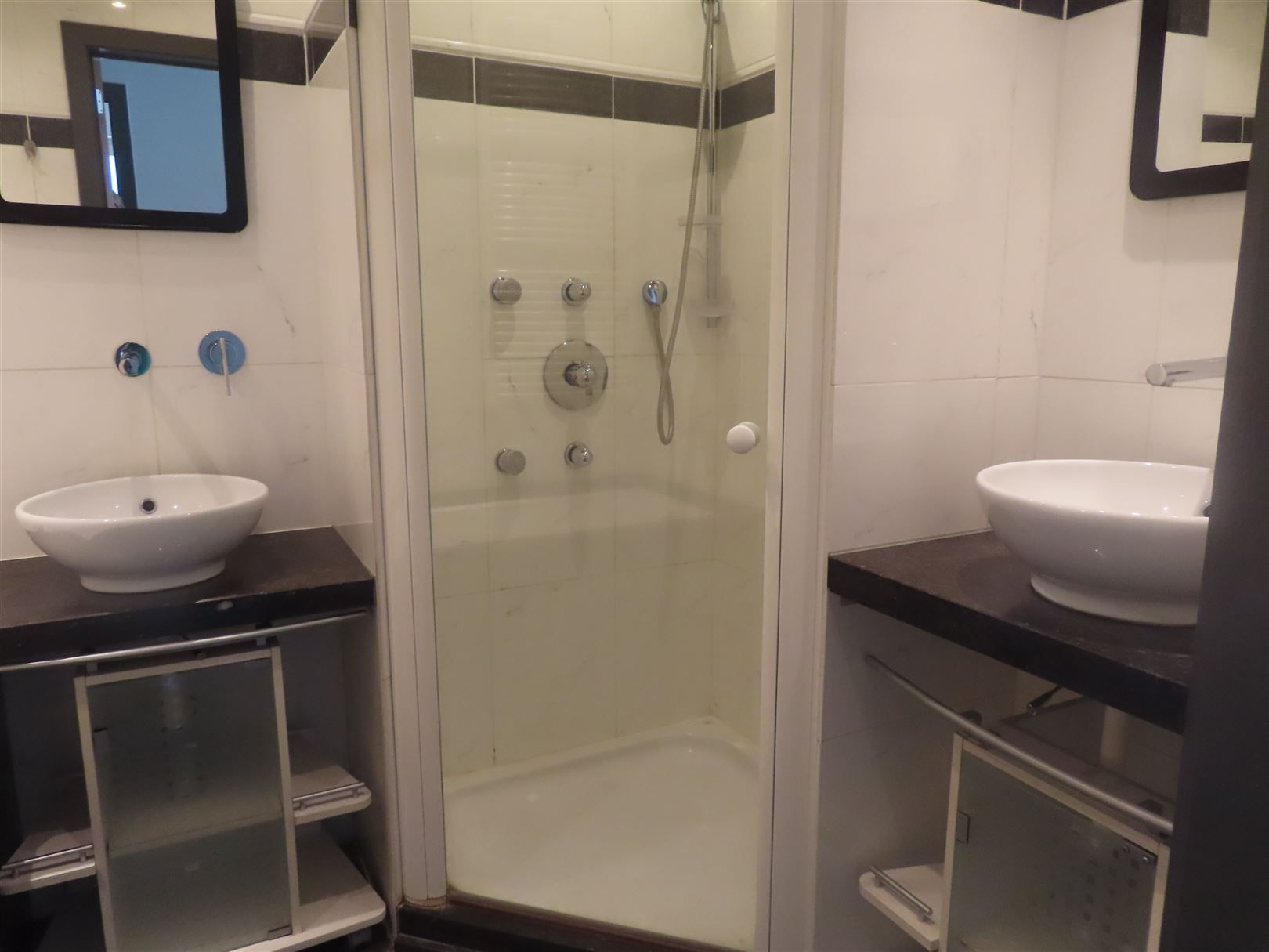 Recent 2 slaapkamerappartement met terras! foto 15