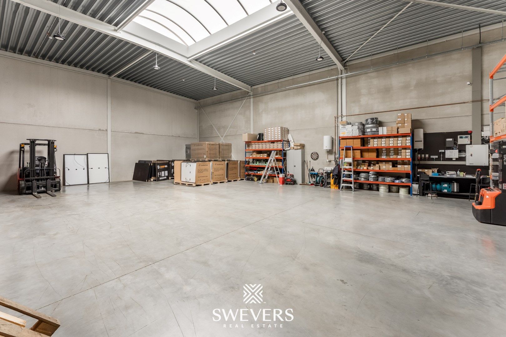 Functionele industriehal met drie autostaanplaatsen te Ham foto 9