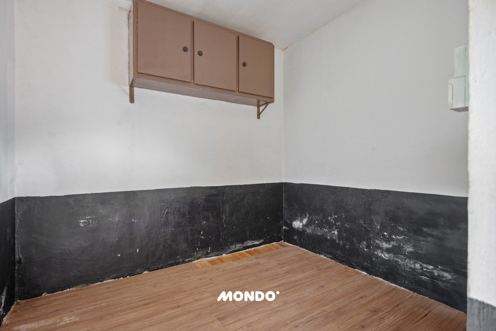 Te renoveren woning met veel potentieel!  foto 9