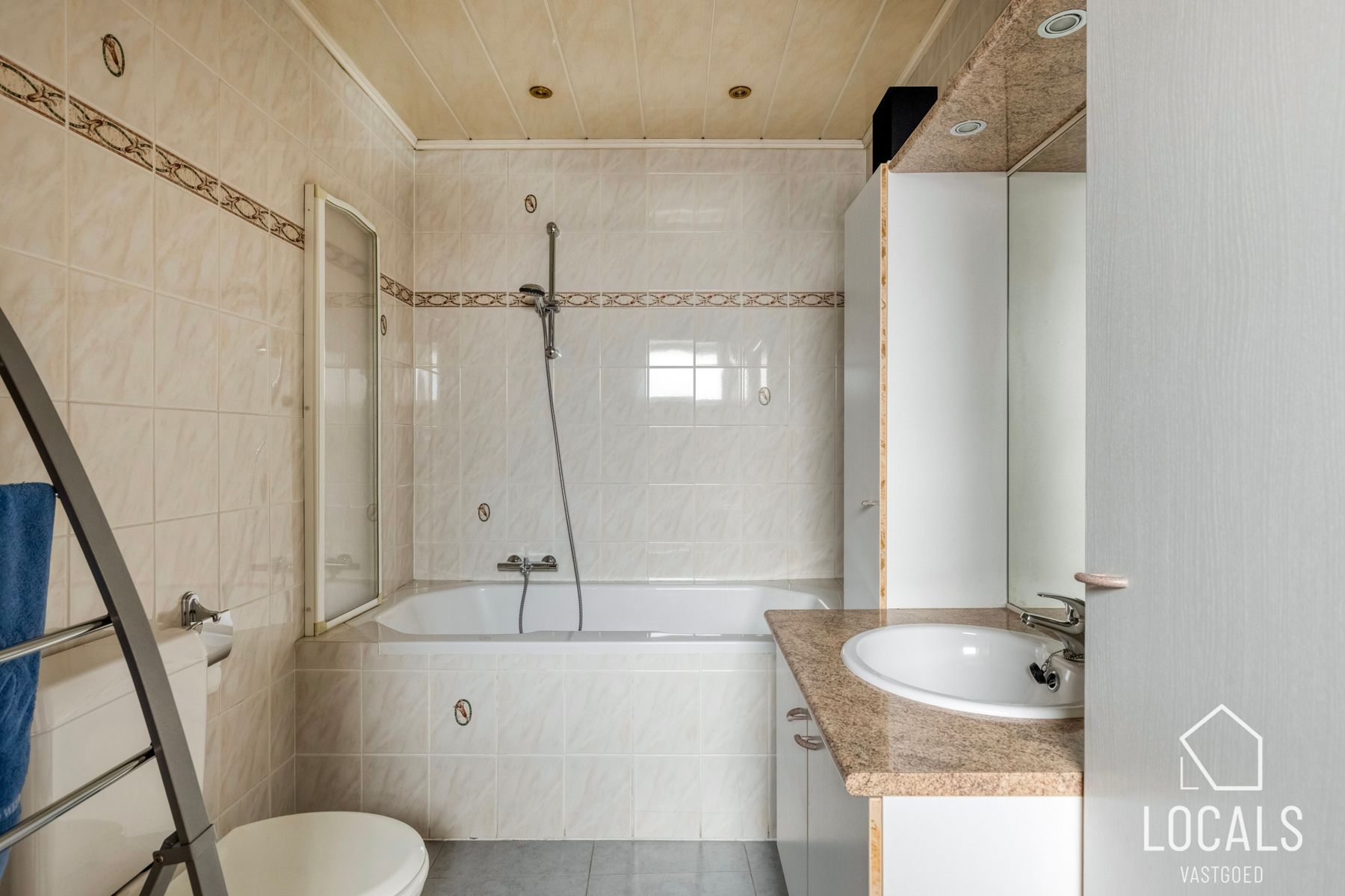 Instapklare woning met 3 slaapkamers, tuin & garage foto 10