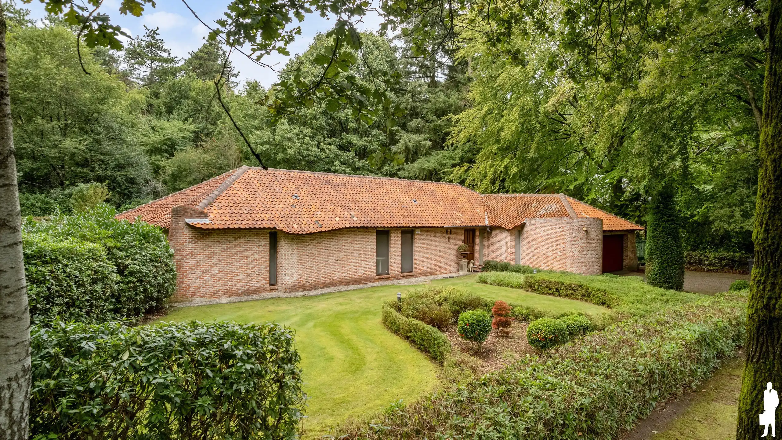 Karaktervolle gelijkvloerse villa op ca. 2.000 m² in zeer rustige, gegeerde en autoluwe wijk Dennendael en dichtbij het natuurgebied foto 59