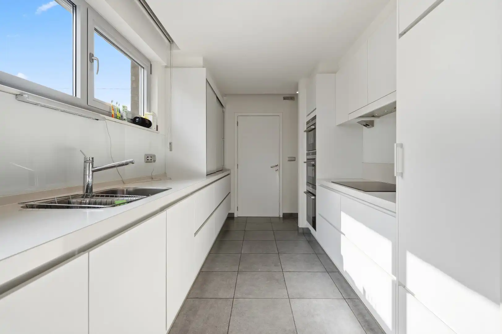 Mooie instapklare woning met tuin, terras, garage en 4 slpks foto 10