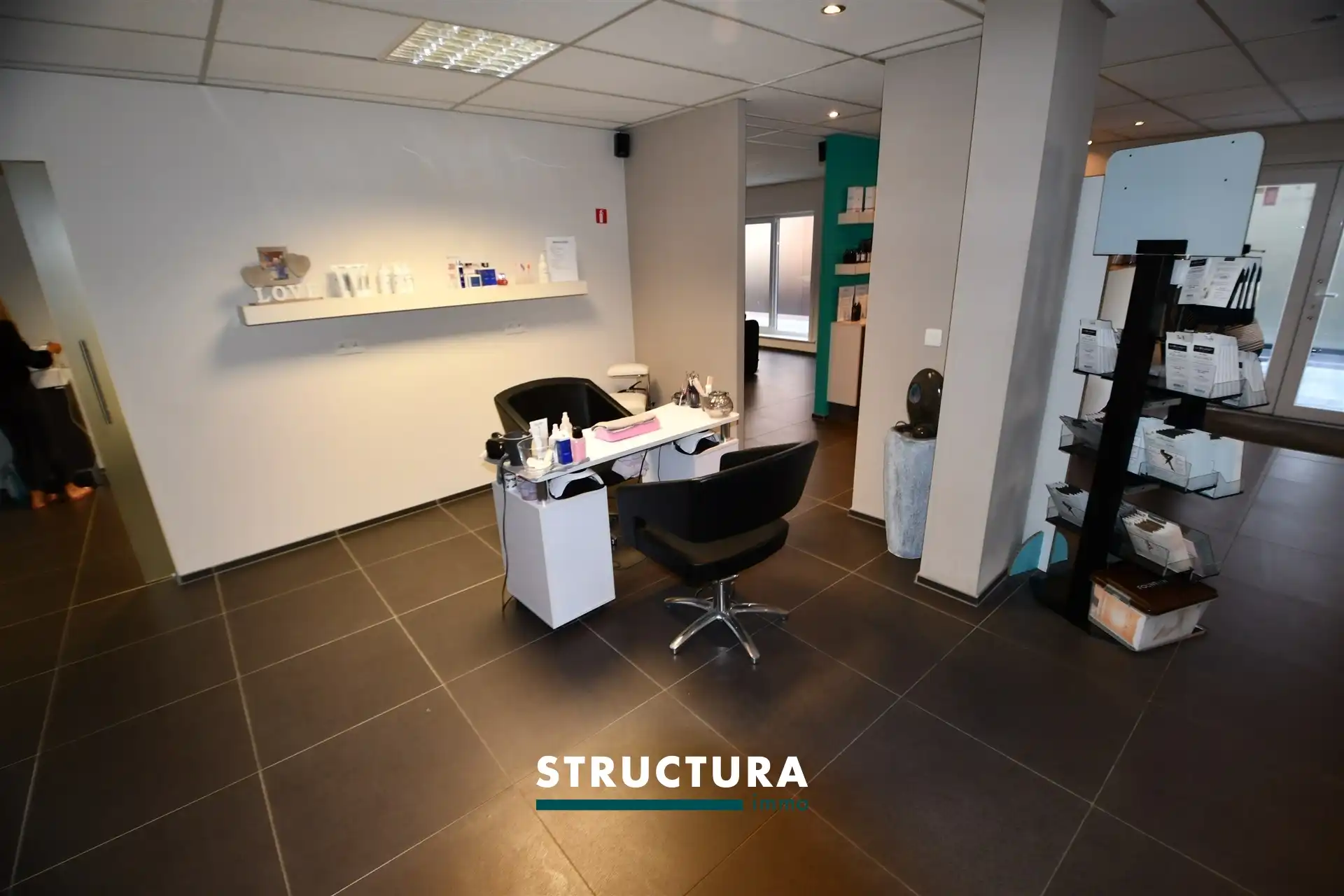 Ruime winkelruimte +/- 250 m² foto 13
