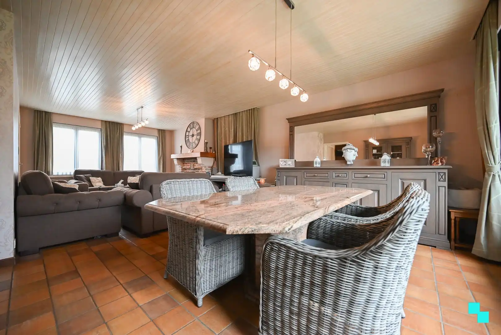 Ruime gezinswoning in doodlopende straat te Izegem foto 9