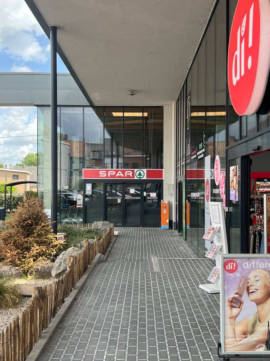 Commercieel gelijkvloers te huur in het centrum van Péruwelz. foto 13