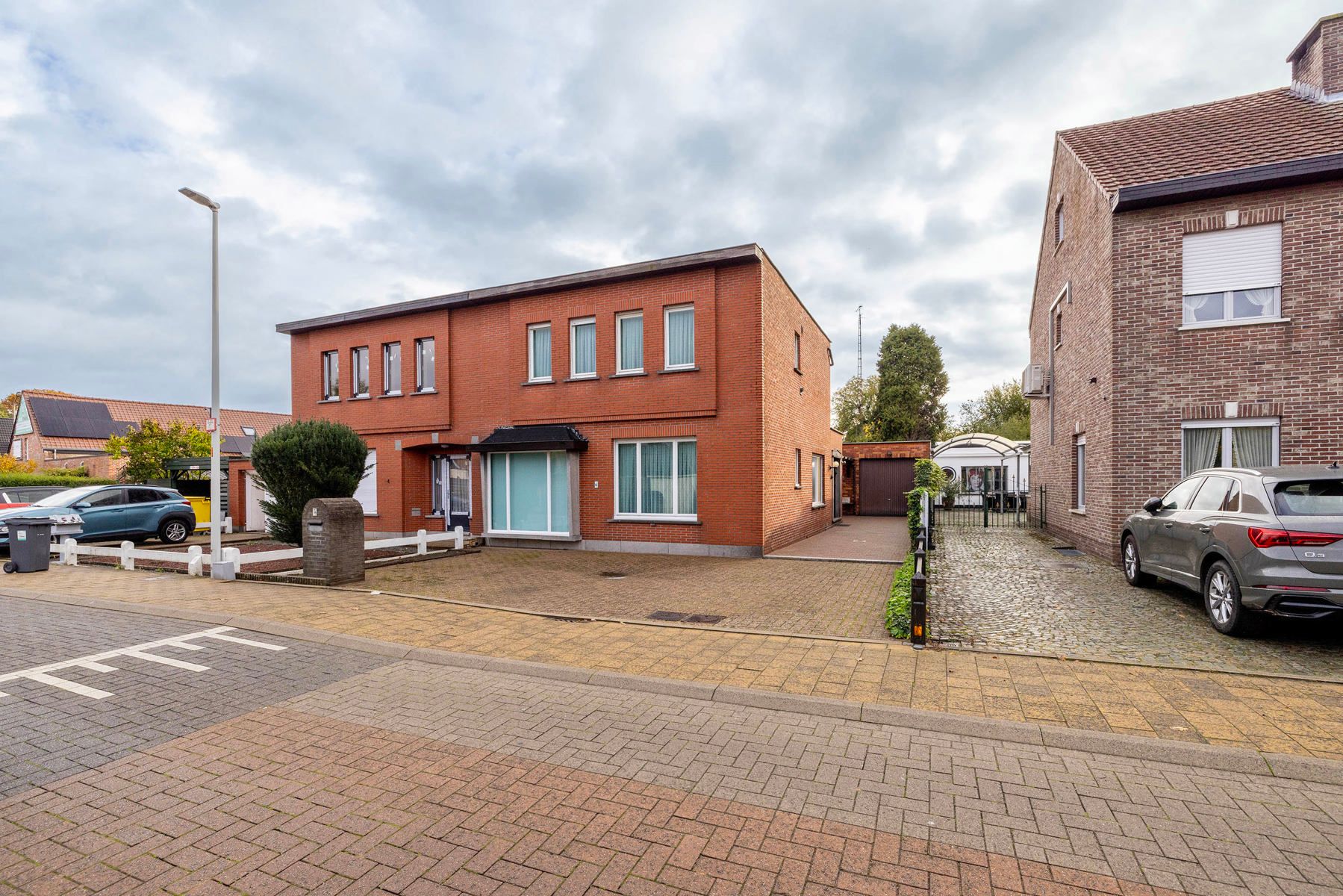 HOB met opp van 271m² : 3 slpk, 2 bdk en polyvalente ruimte foto 2