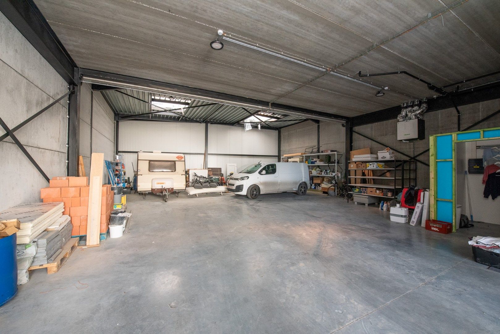 Te Koop in het Saspark te Ooigem: Nieuwbouw KMO-unit (240m²) met prachtige loft (135m²) met zonneterras! foto 4