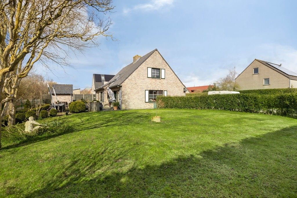 VEURNE: Stijlvolle en tijdloze villa in residentiële wijk met 4 slpks (waarvan 1 glvl.), 2 badk., dubbele garage en zonnige inplanting op 1.034m² grondopp. foto 20
