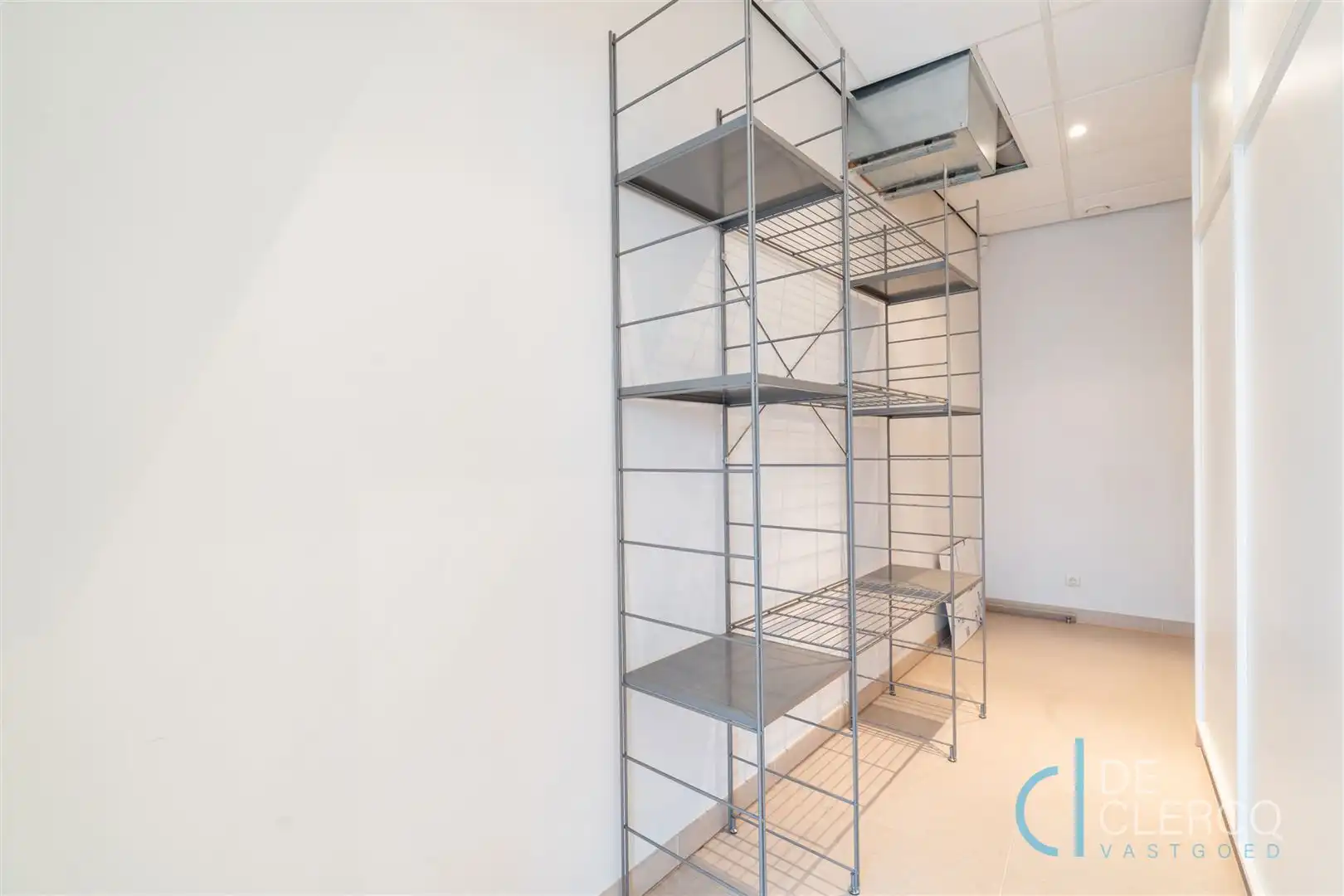 Tijdloos kantoor te koop aan parking in centrum Lochristi!  foto 11