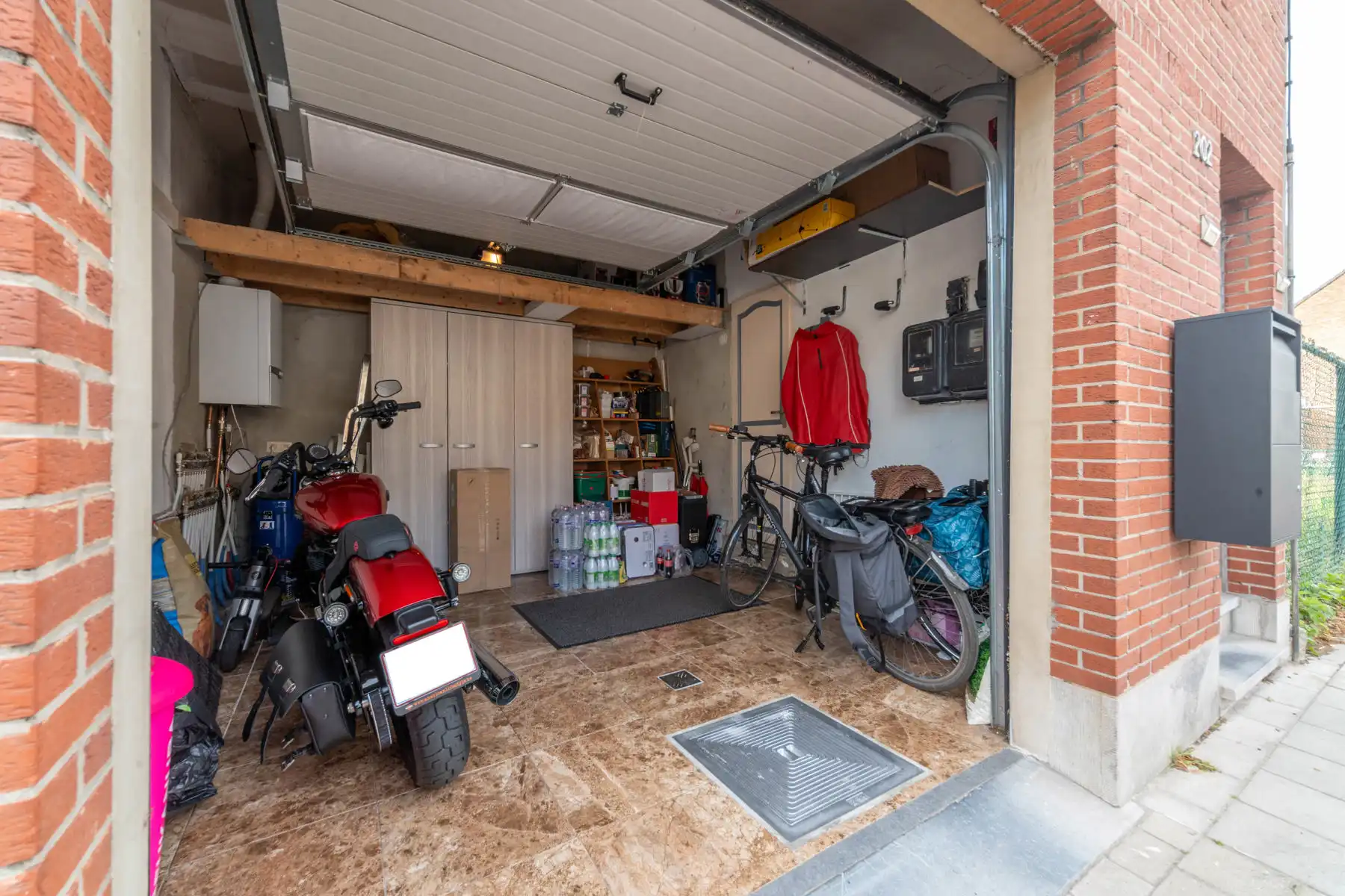 Eéngezinswoning met garage en tuin nabij het centrum foto 4