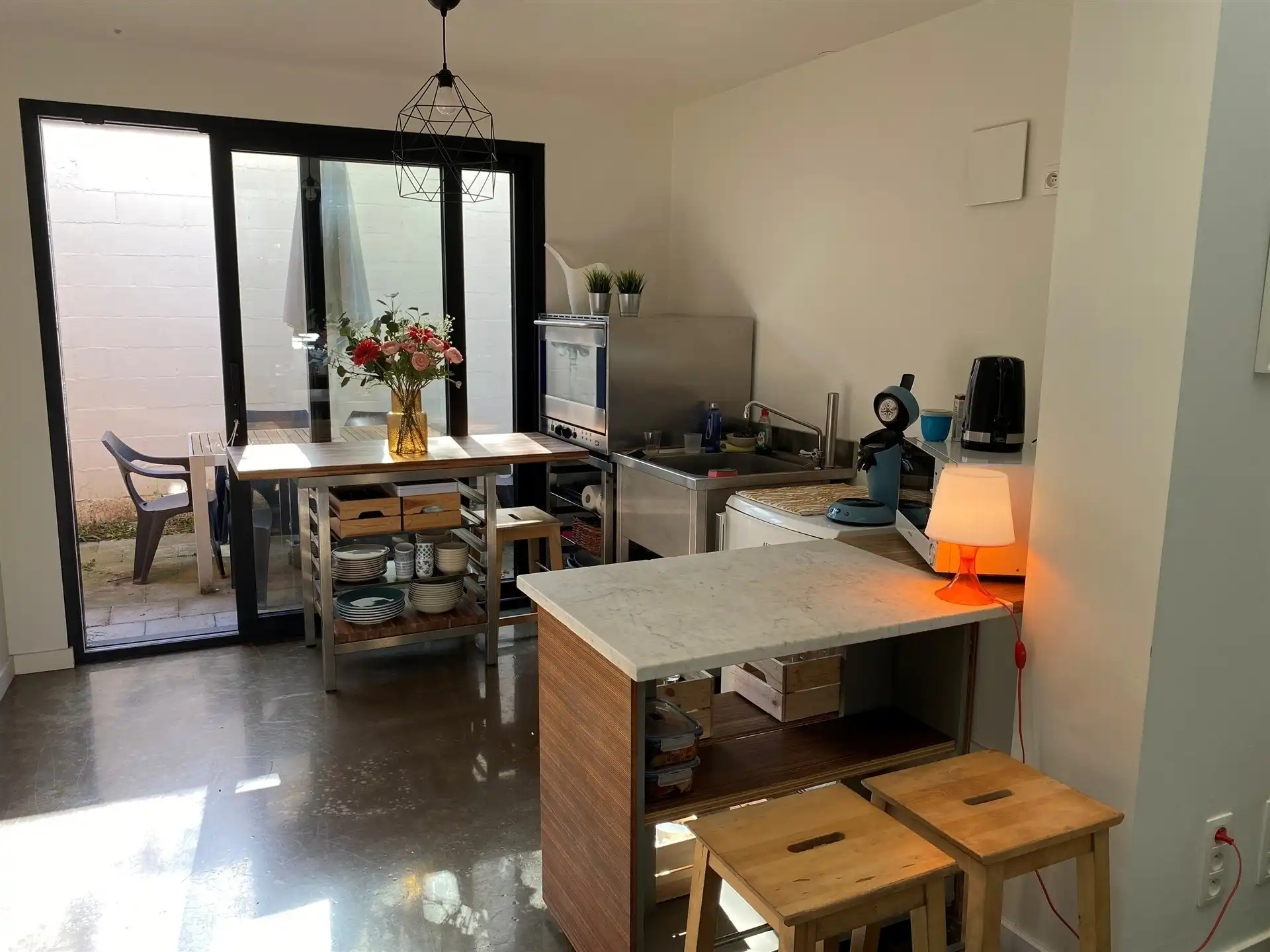 Gelijkvloerse kantoorruimte met kelder en terras. foto 17