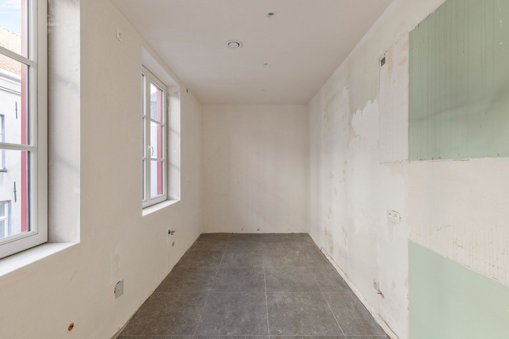 af te werken kangoeroewoning met binnentuin binnen de Brugse Reien foto 24