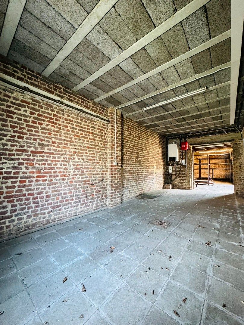 Te renoveren handelswoning op 3239 m² te koop inclusief aangrenzende bouwgrond foto 3