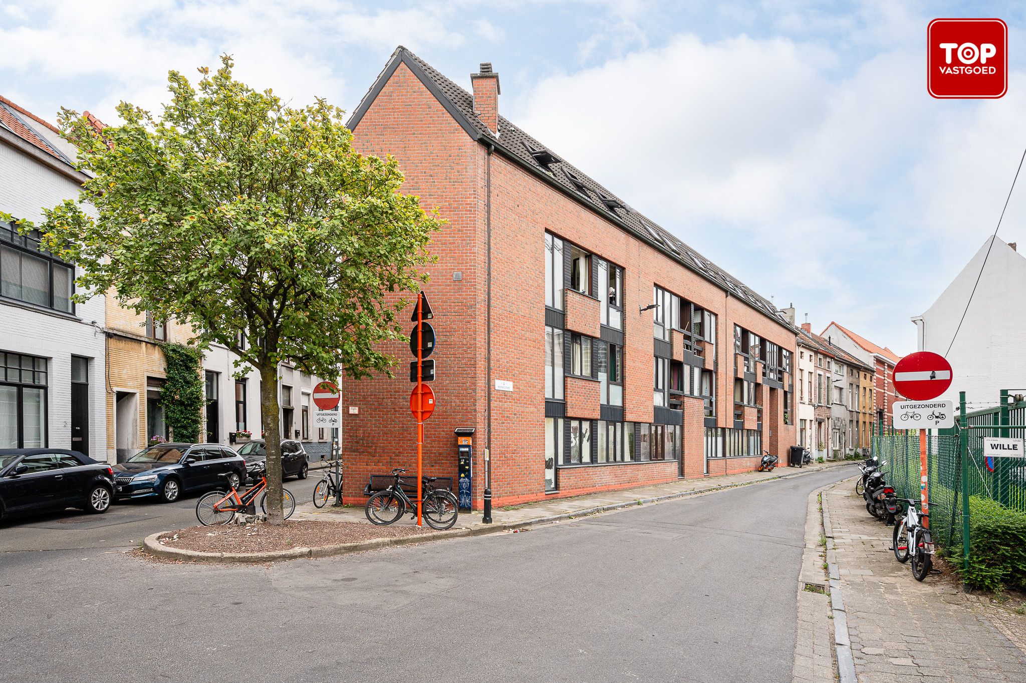 Instapklare studio om de hoek van de Coupure.  foto {{pictureIndex}}