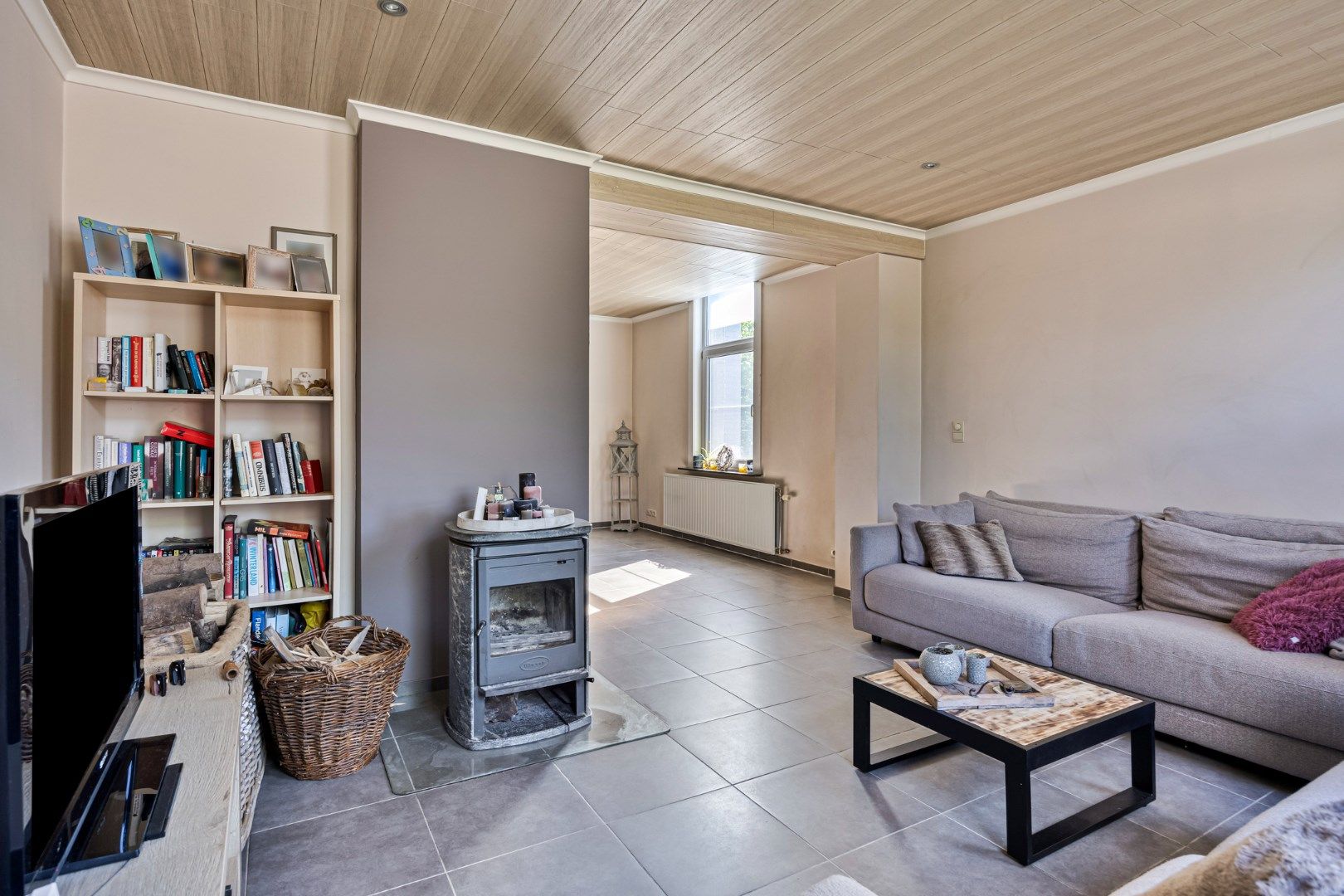 Instapklare woning met 3 SLPKS en zon georiënteerde tuin !  foto 2