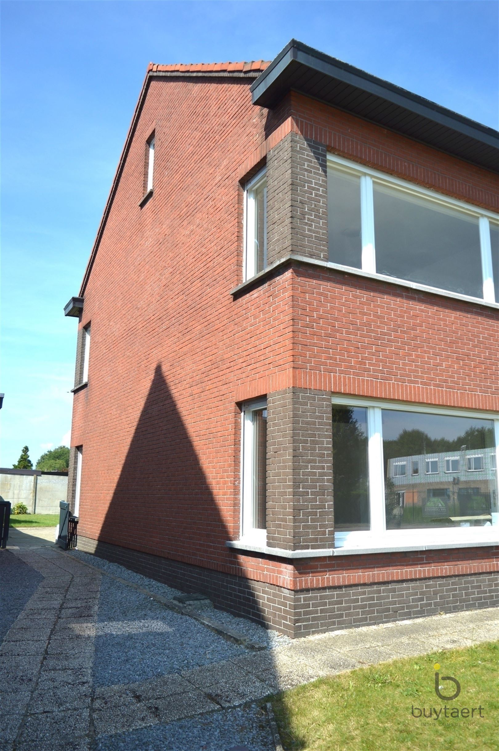 Gerenoveerde woning met tuin te Nieuwmoer! foto 11