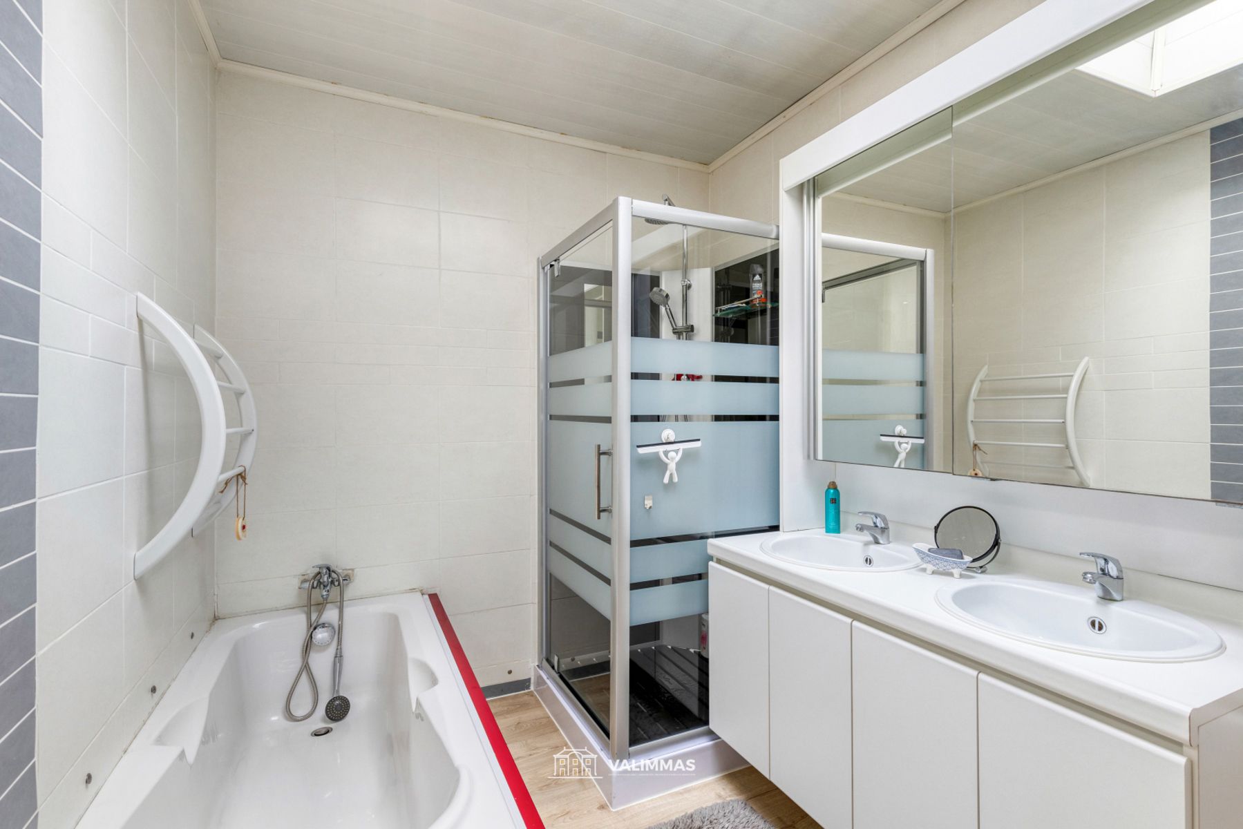 Een verzorgde, instapklare rijwoning met garage & mooie tuin foto 14