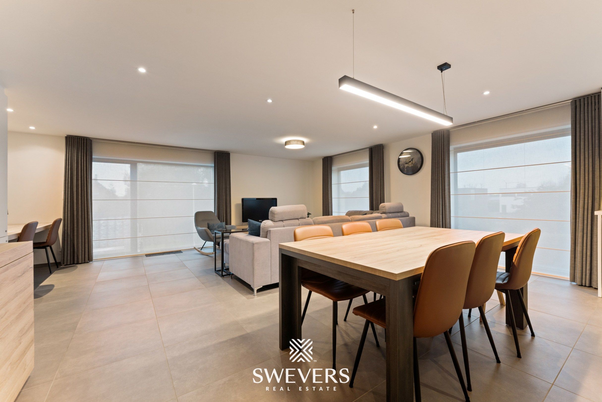 Instapklaar, volledig gerenoveerd appartement met groot terras, airco en staanplaatsen in hartje Heusden-Zolder foto 7