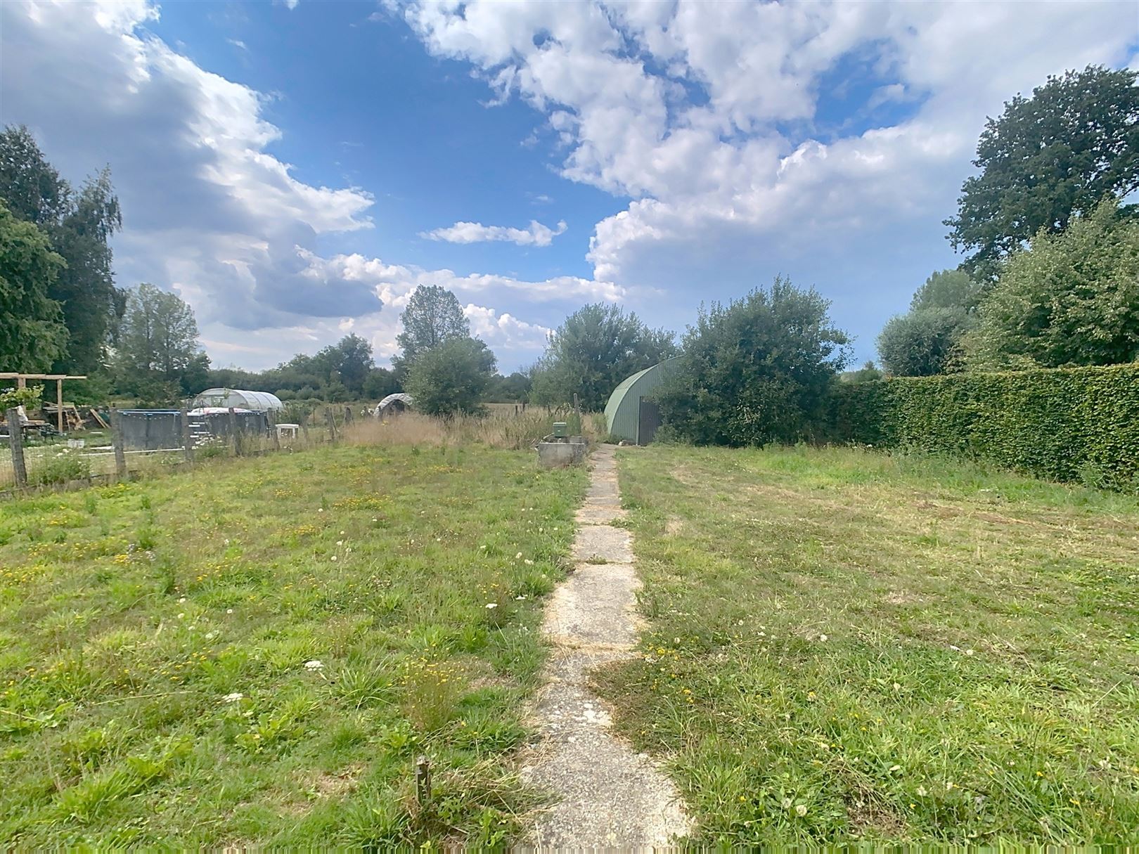 Te renoveren woning met garages, atelier, 12a 57ca foto 7