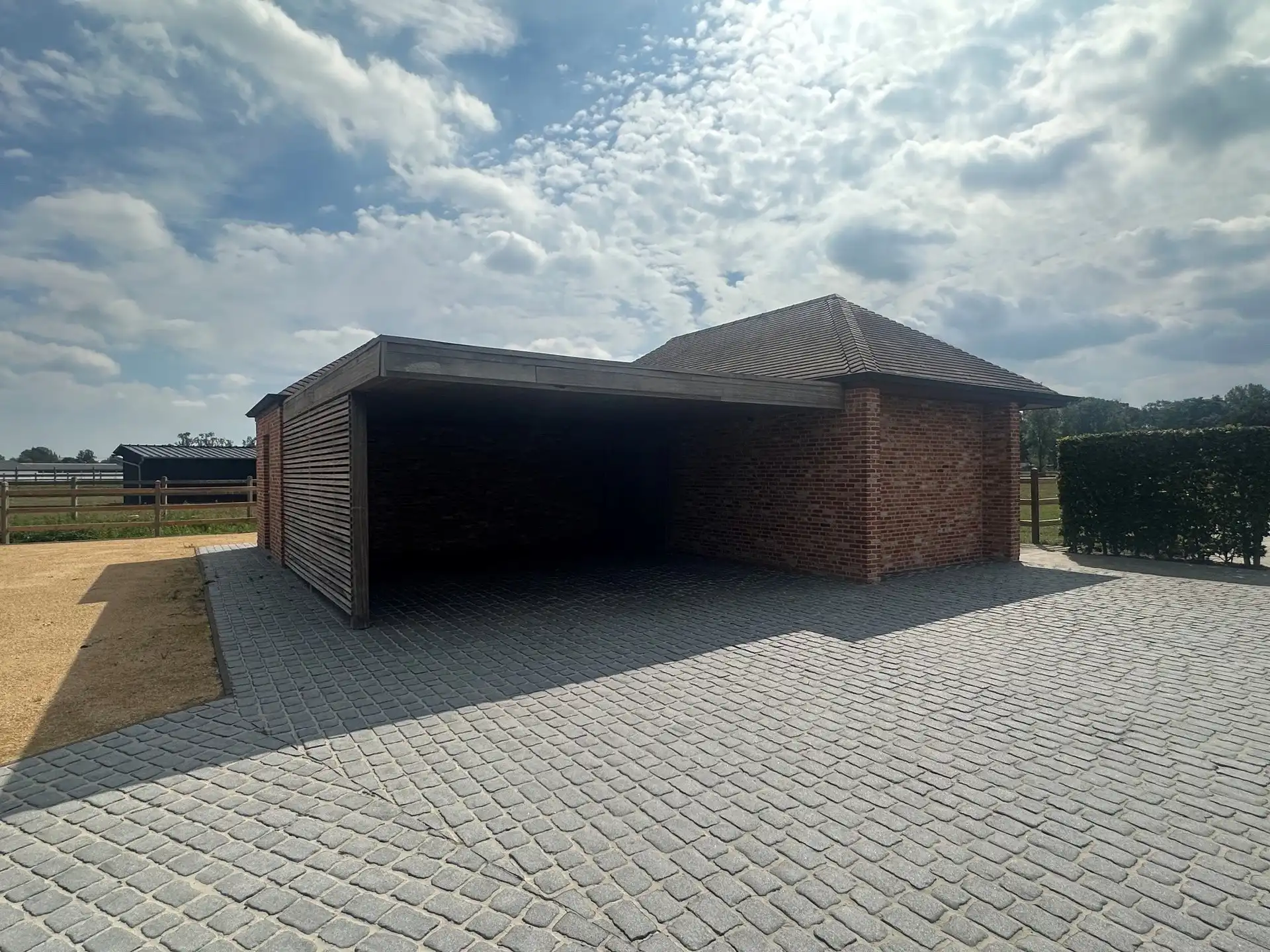 Klassevolle open bebouwing met 4 slaapkamers en prachtig landelijk uitzicht foto 2