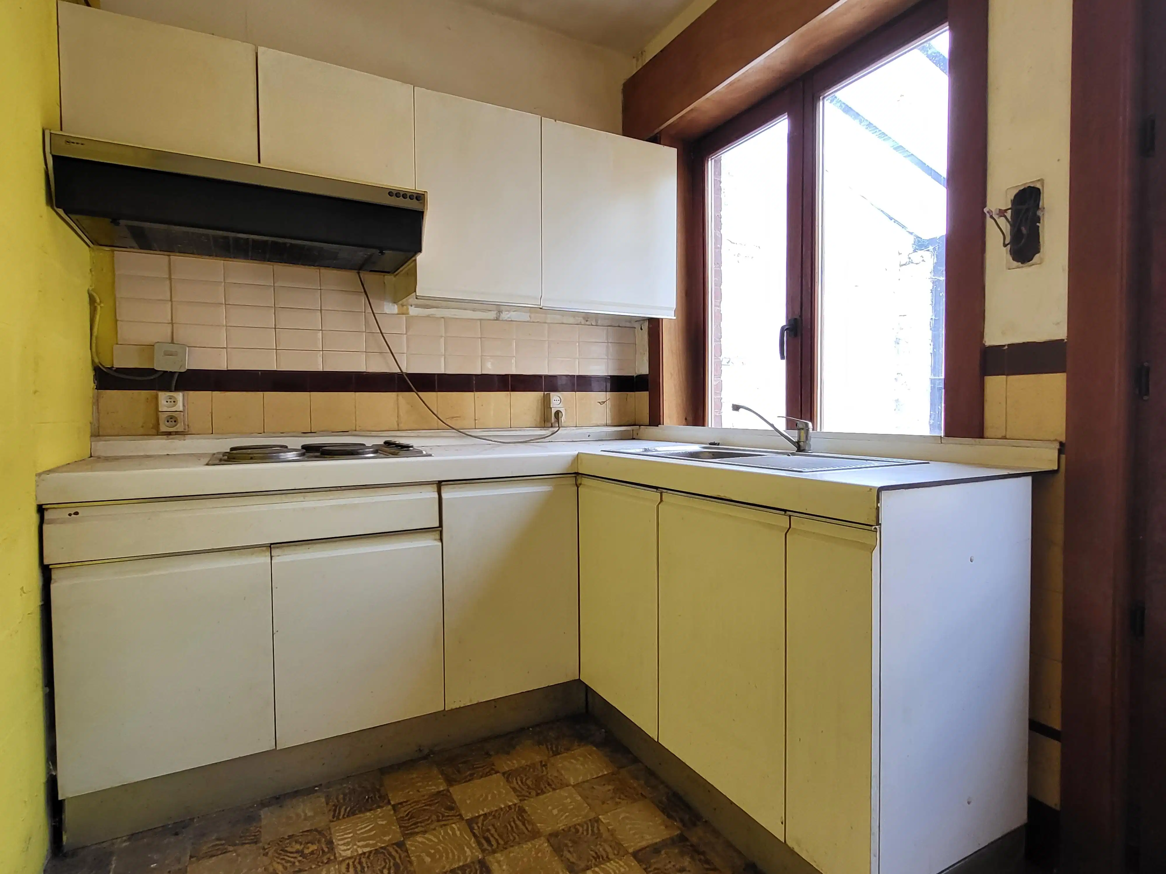 Te renoveren woning met veel charme en ruime tuin op 671 m².  foto 19