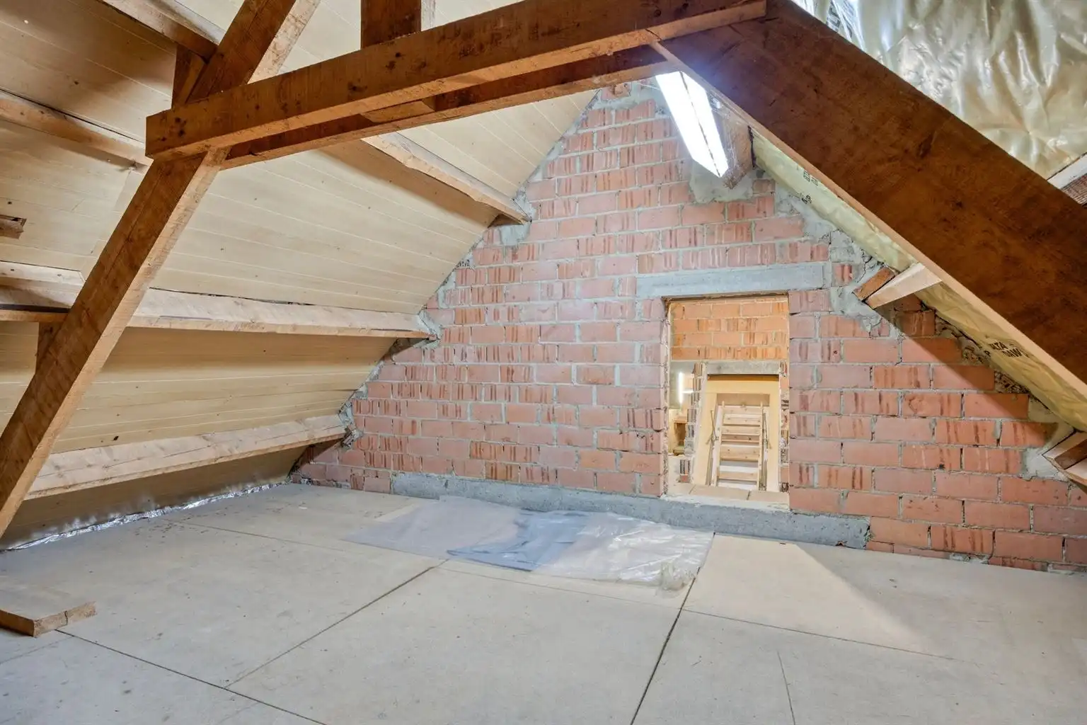 Toffe, vrijstaande split-level woning met 4 slaapkamers, inpandige garage, prachtig aangelegde tuin en zonnepanelen, rustig gelegen in het landelijke Ophoven.  foto 31
