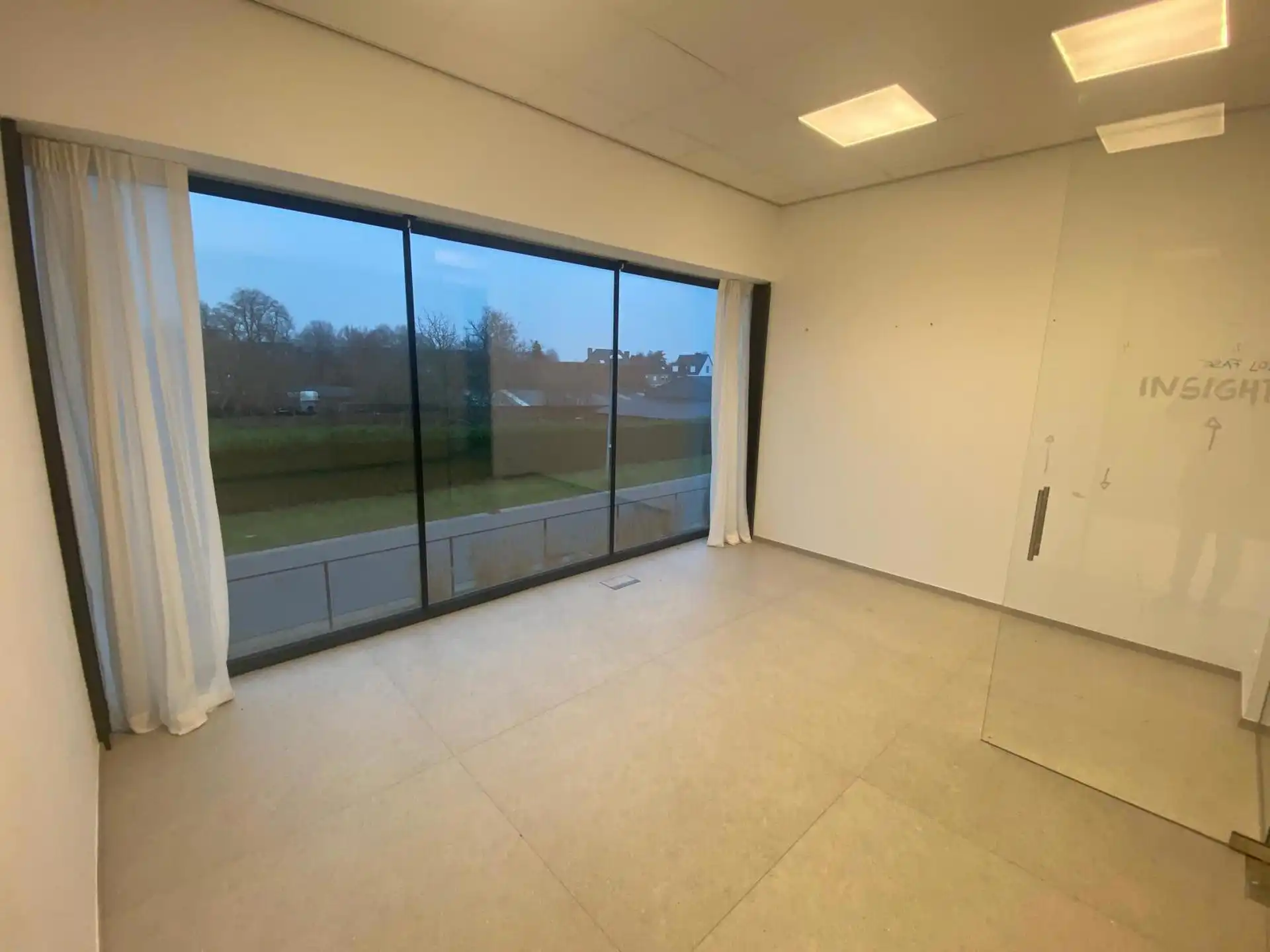 Zo goed als nieuw bedrijfsgebouw te huur in Sint-Niklaas foto 10